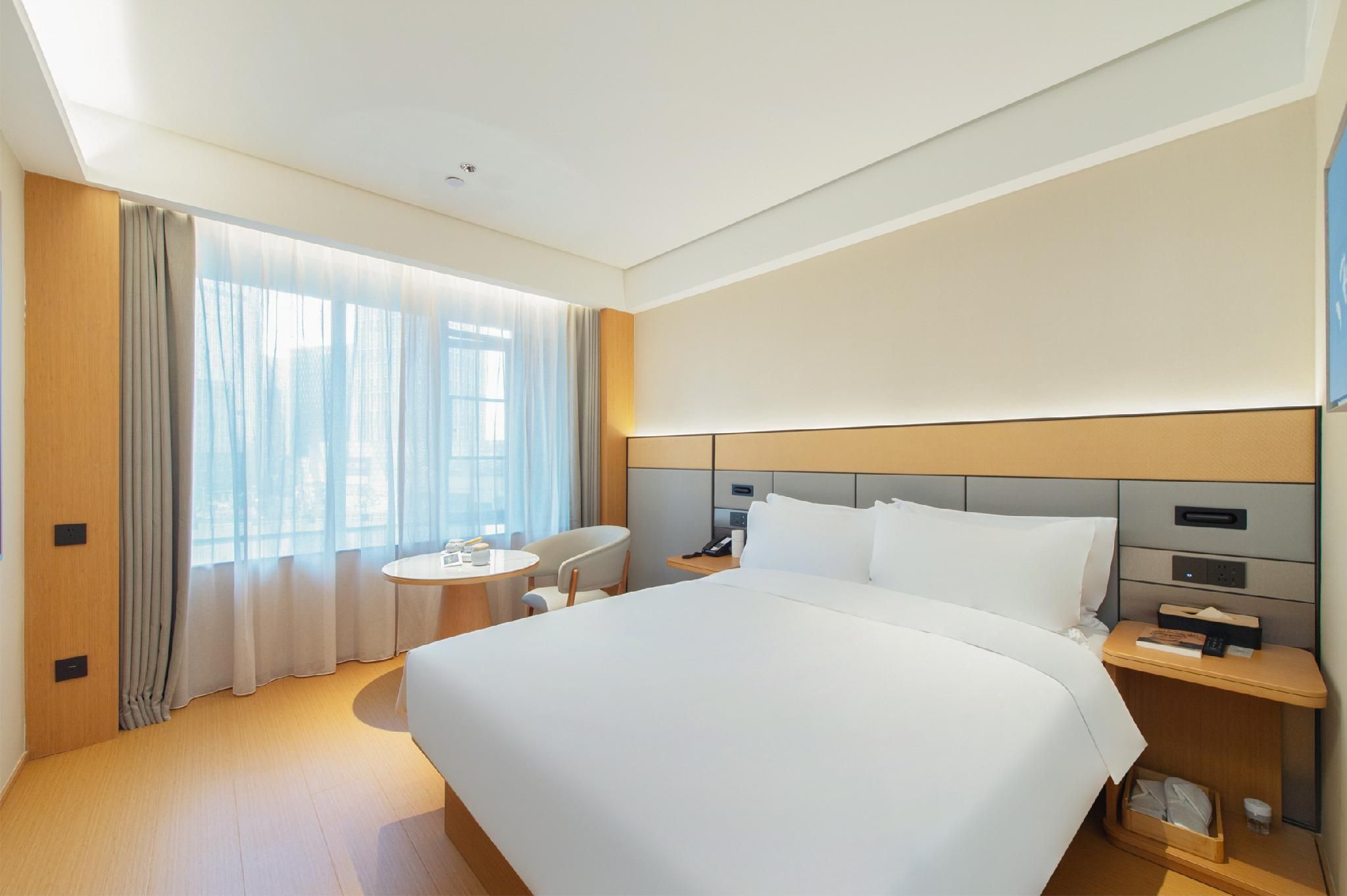 Hotel Queen Room