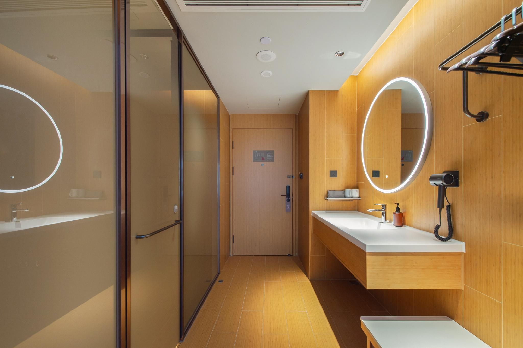 Huazhu - Bonding Room