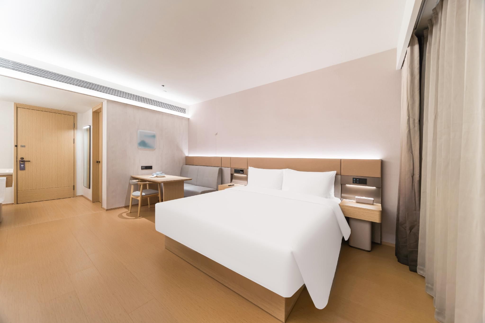 Business Queen Room