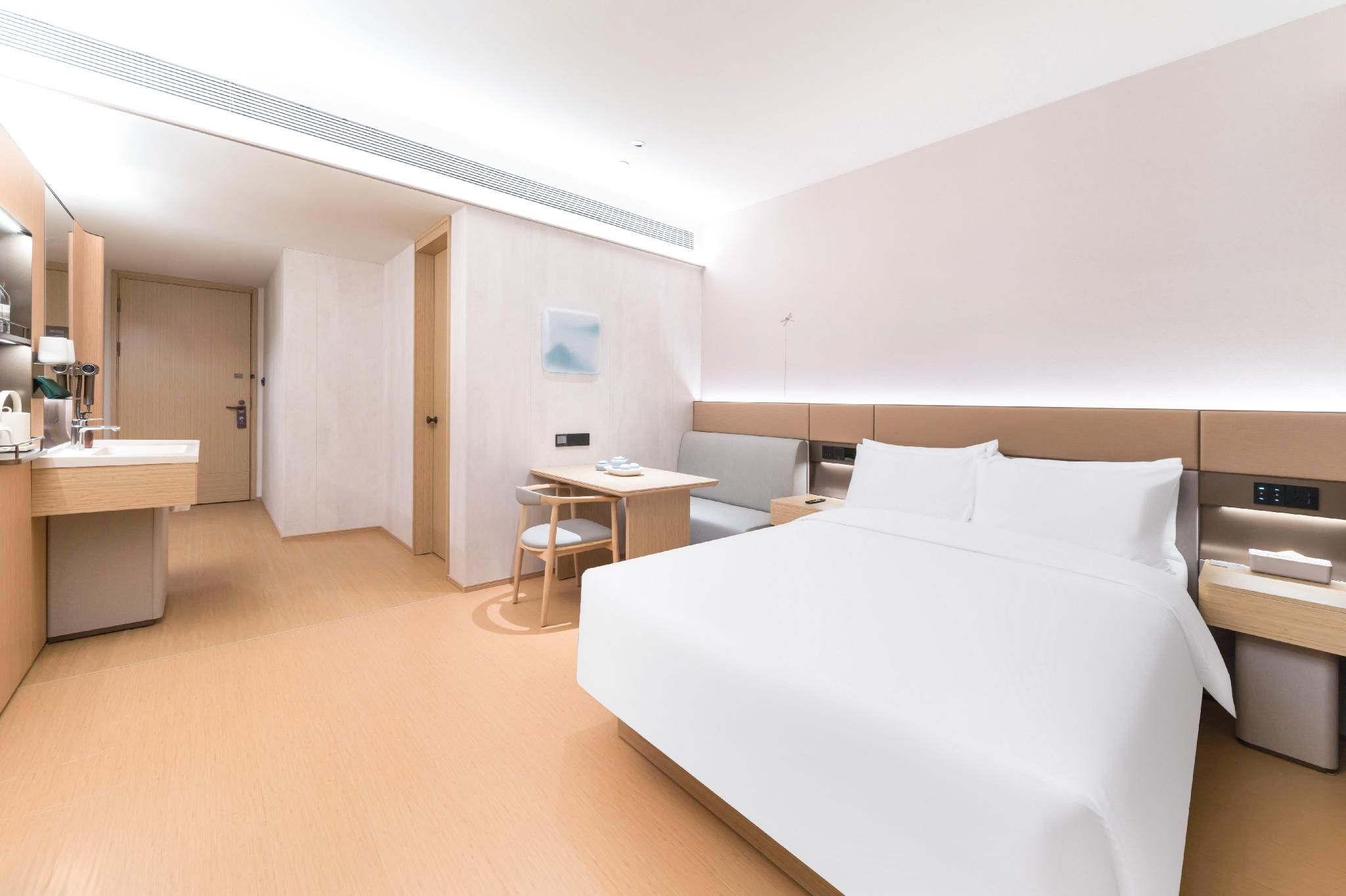 Hotel Queen Room