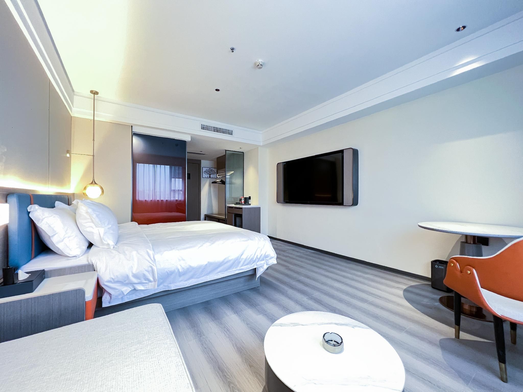 Deluxe Queen Bed