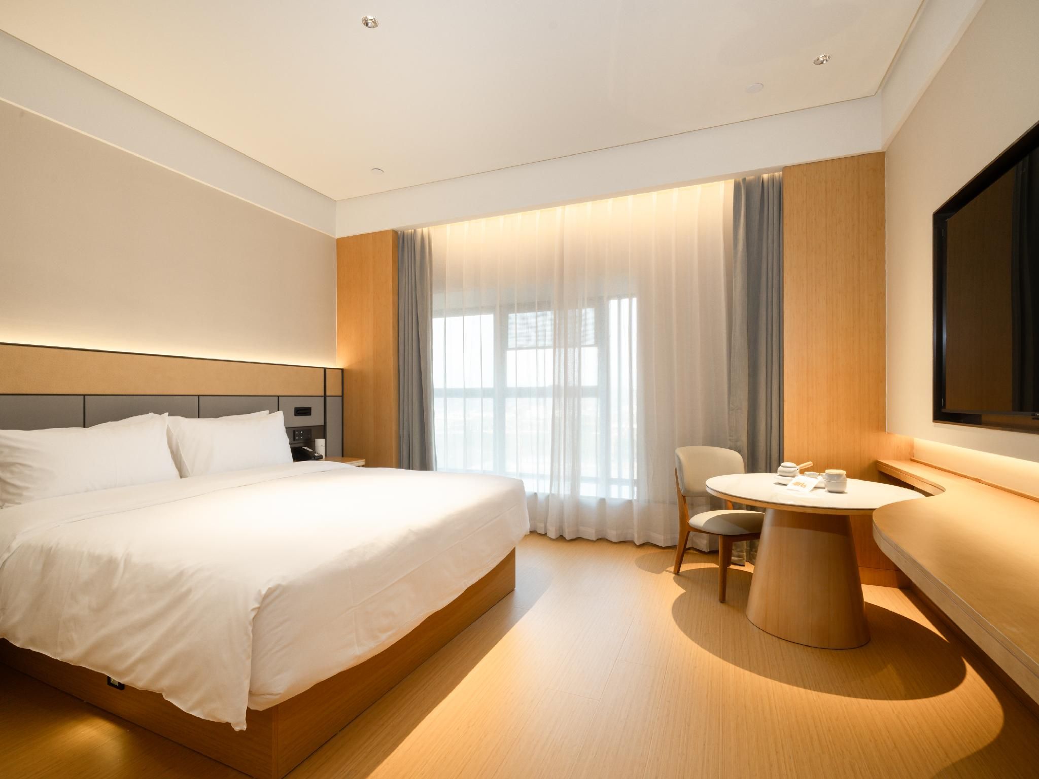 Hotel Queen Room