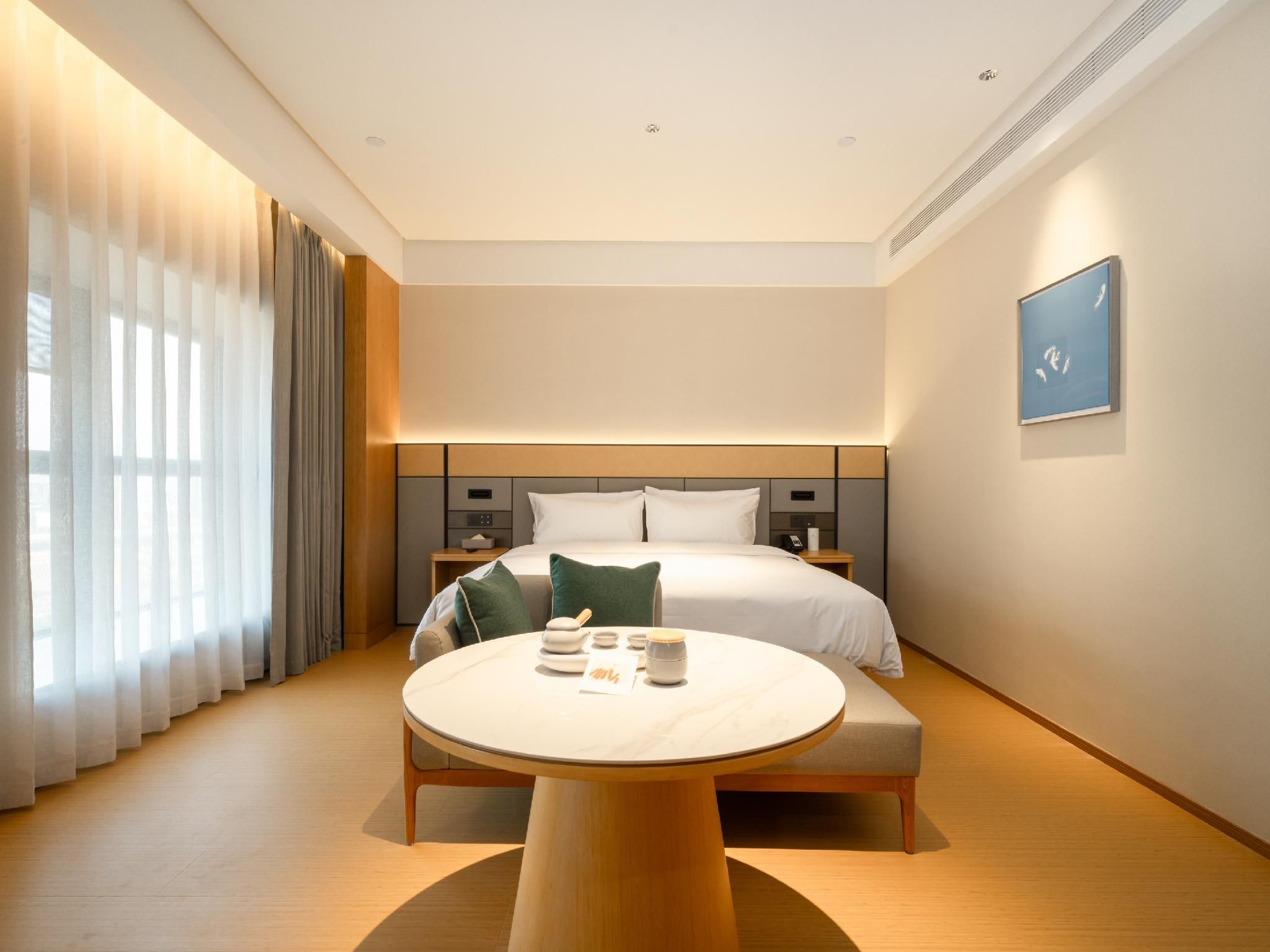 Business Queen Room