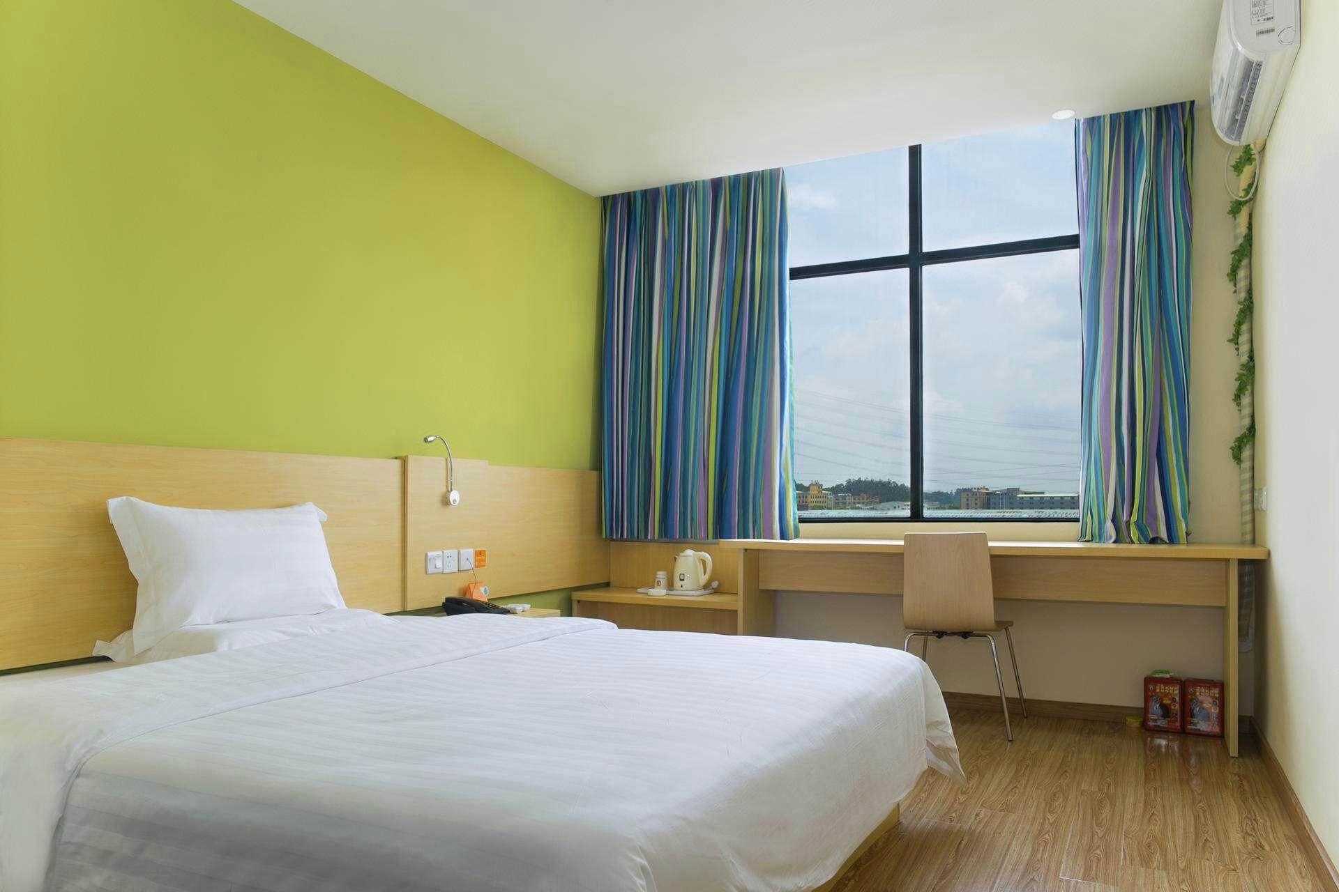 Economy Room