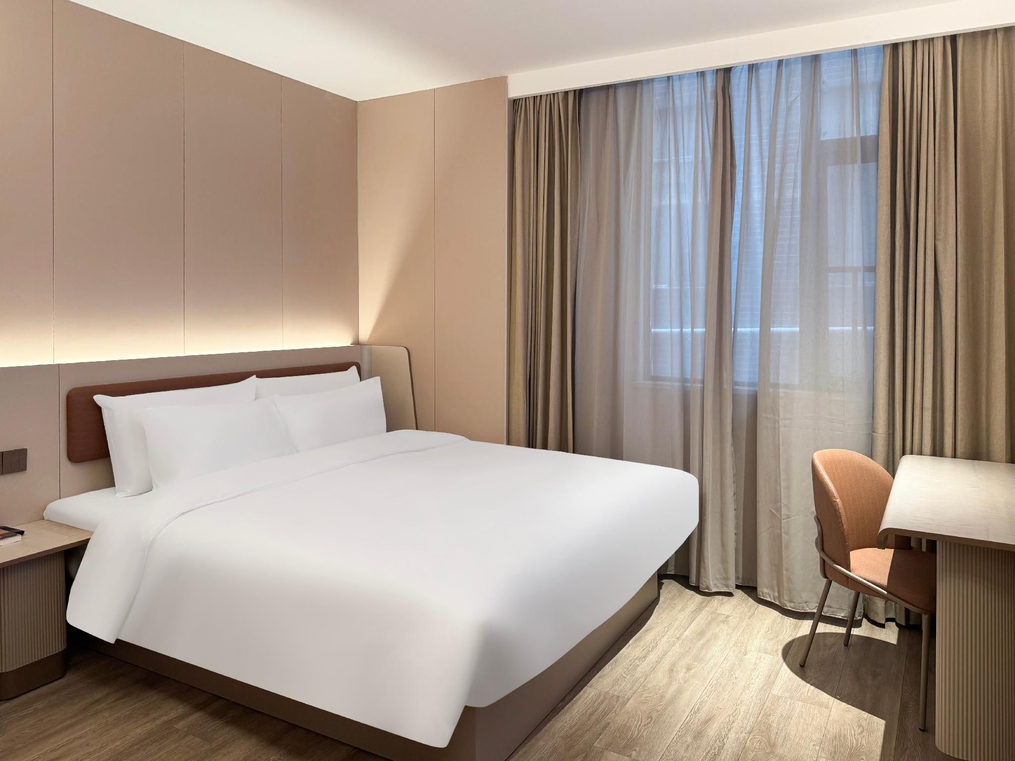 Business Queen Room