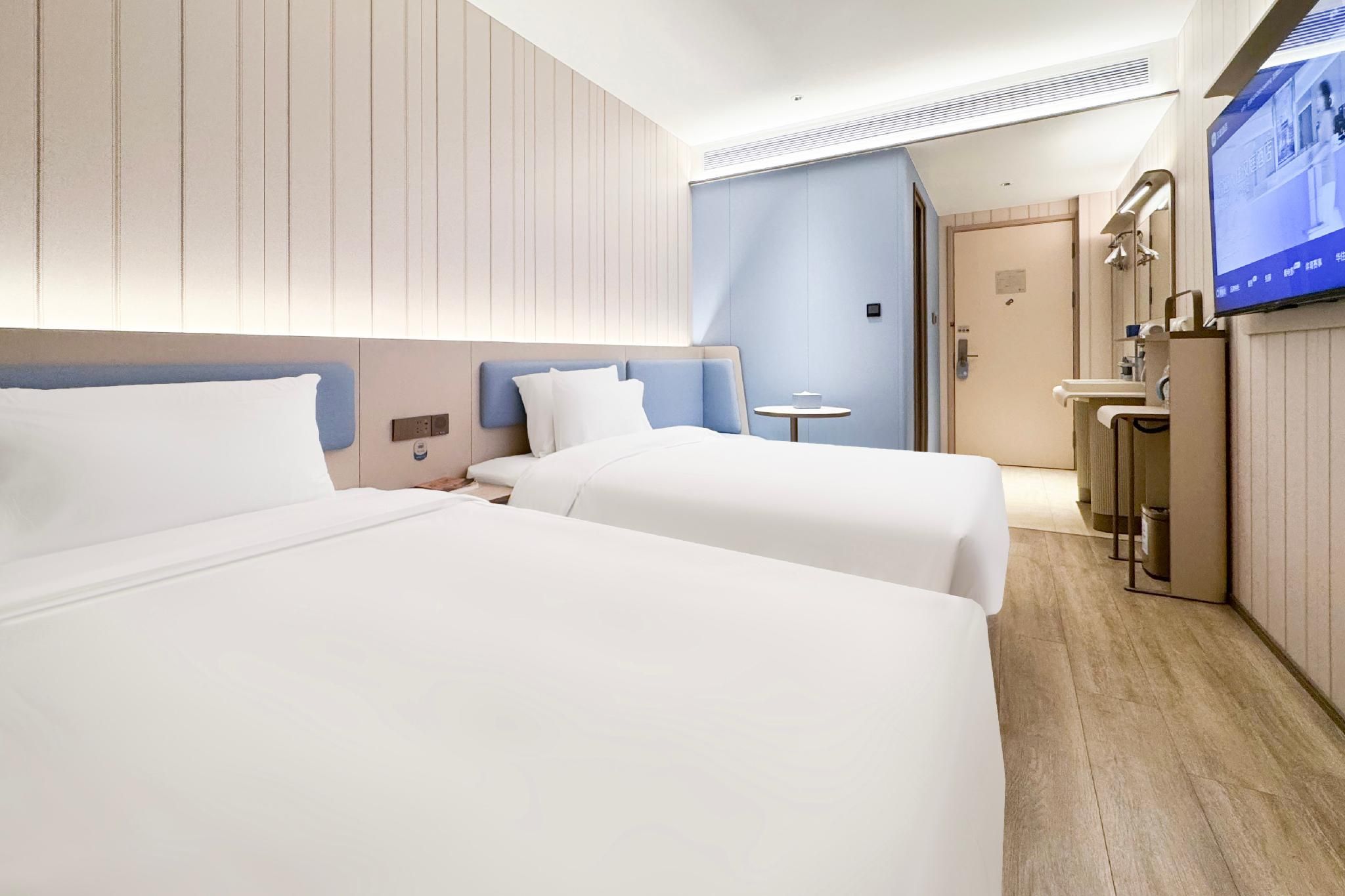 Twin Bed Room