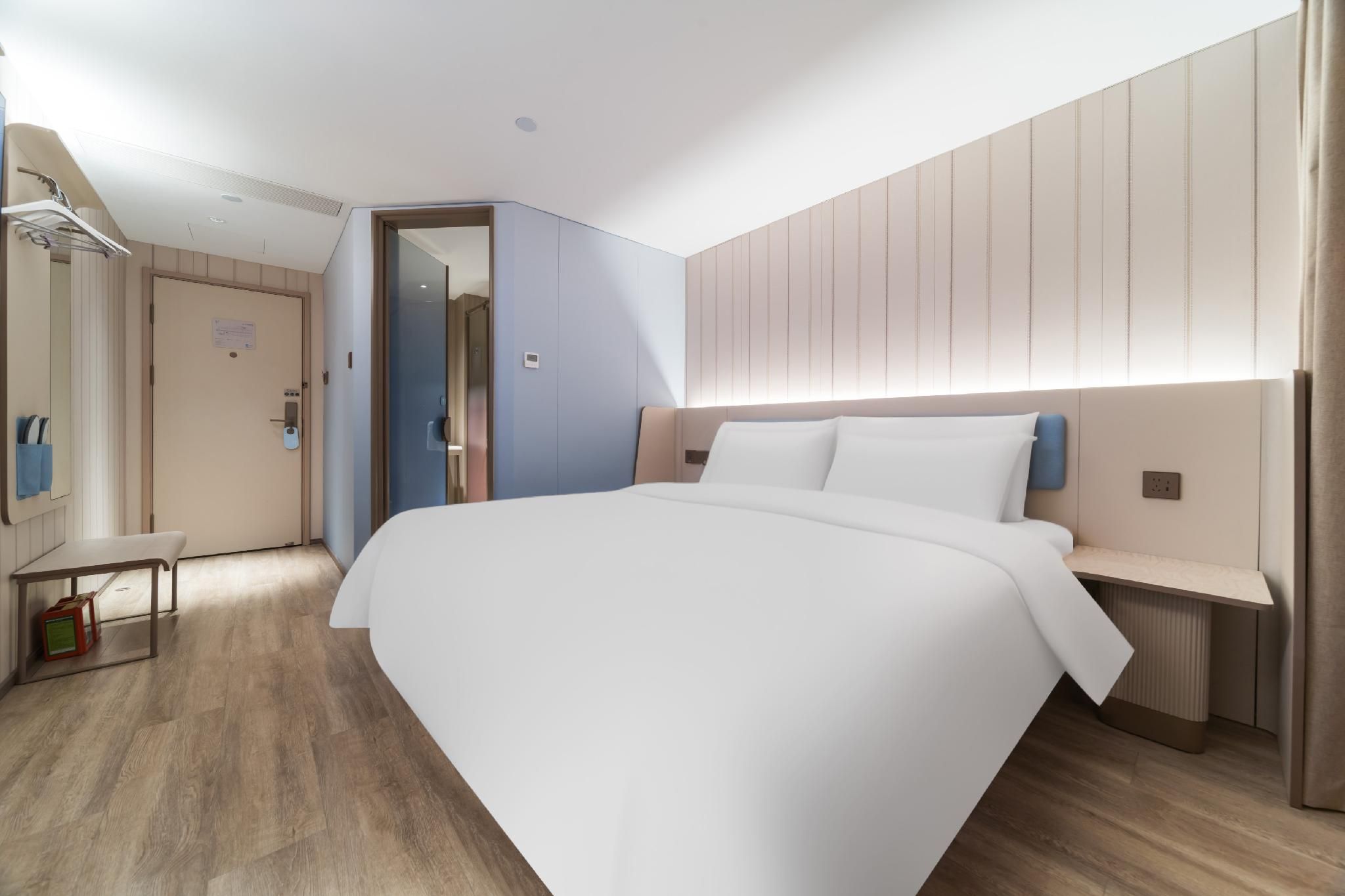 Business Queen Room