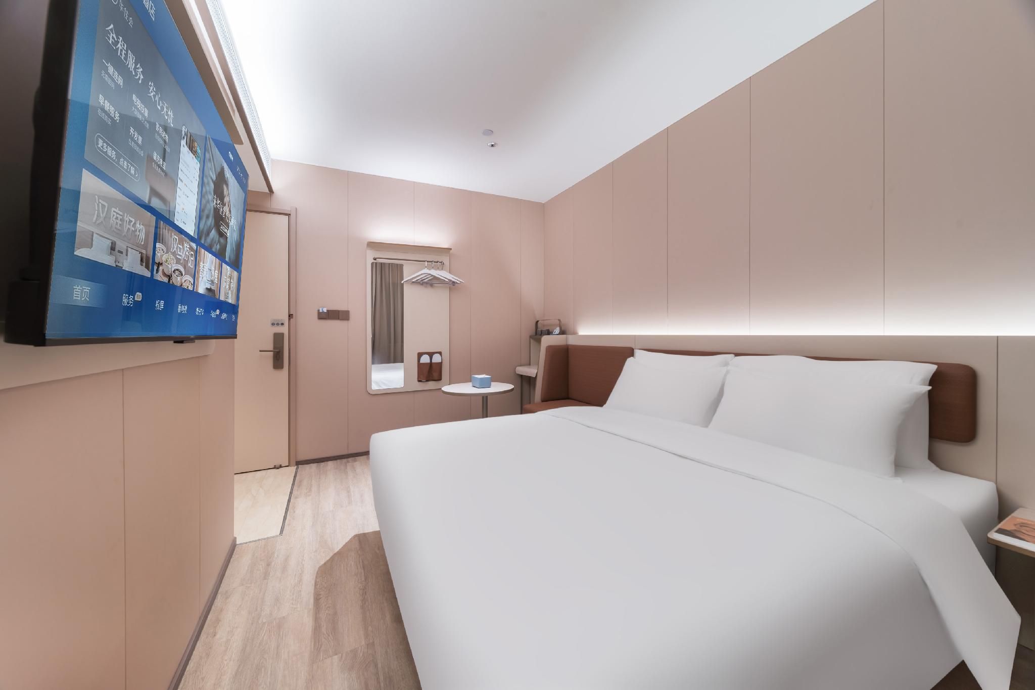 Hotel Queen Room