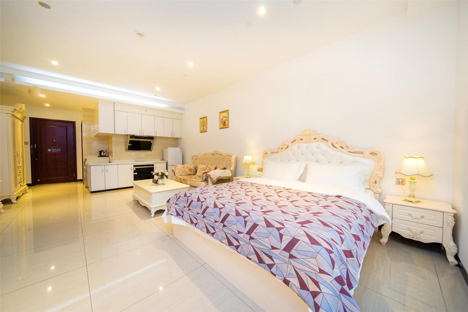 Deluxe Double Room (2 Adults + 1 Child)