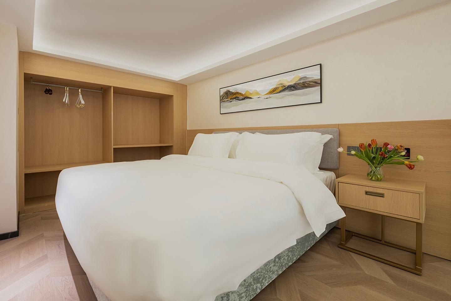 Deluxe Duplex Queen Room
