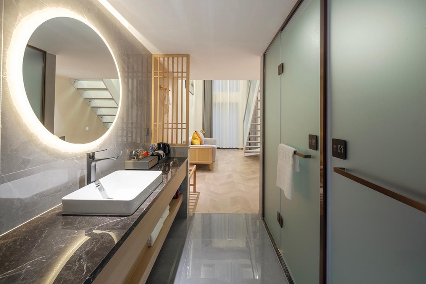 Deluxe Duplex Queen Room