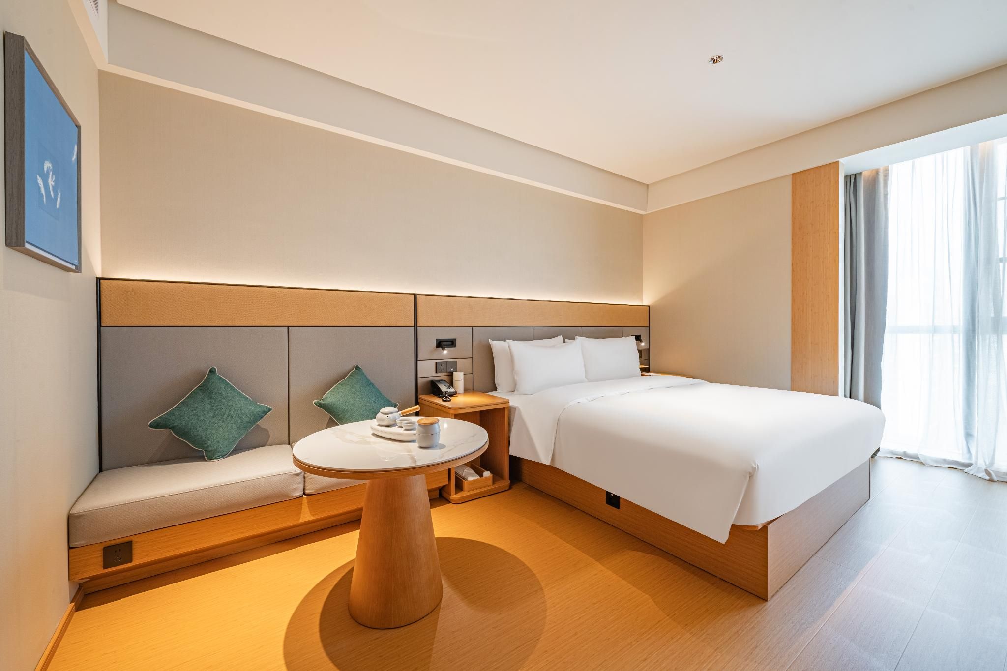 Business Queen Room
