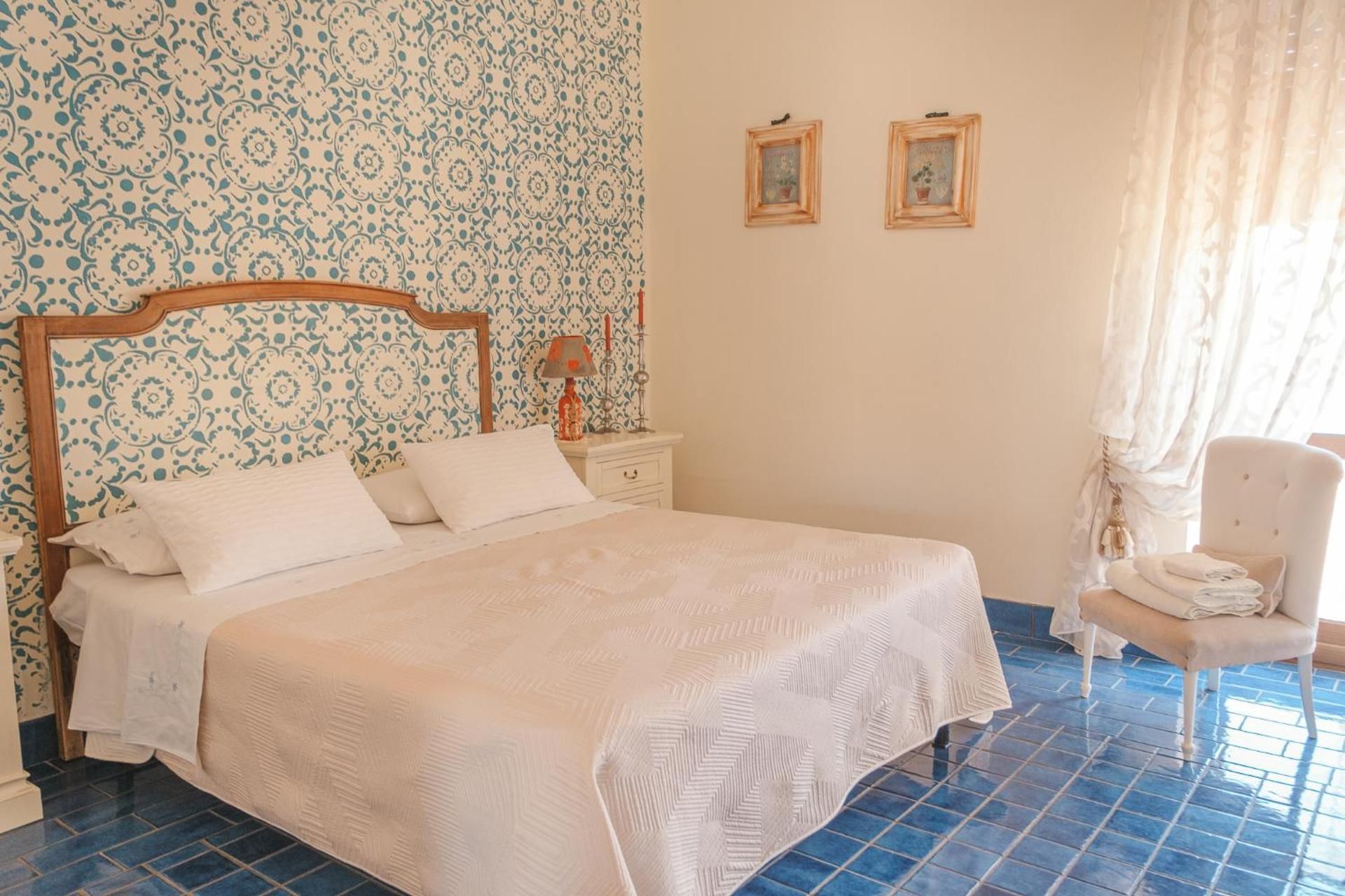 Deluxe Room (2 Adults + 1 Child)