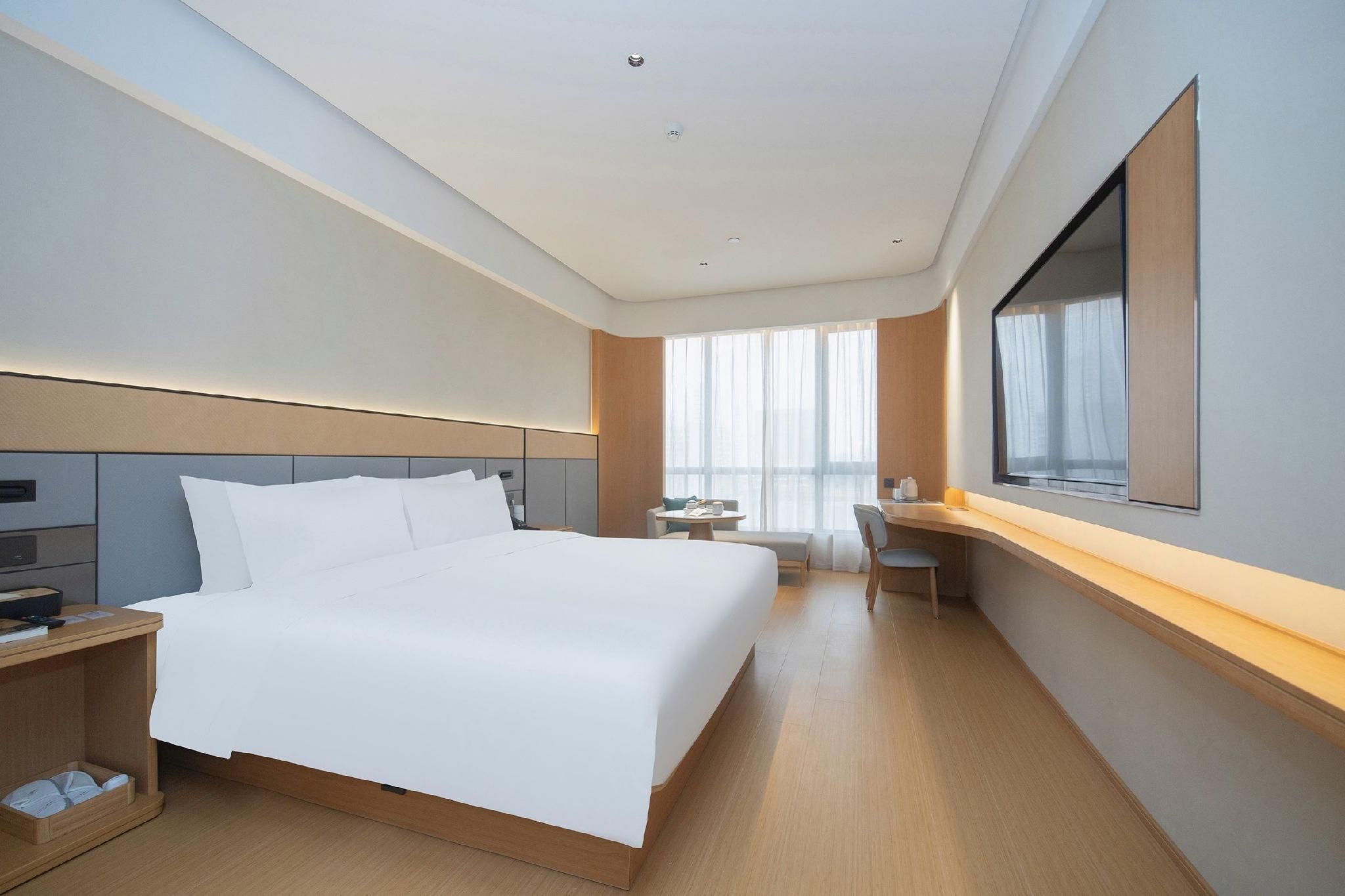Deluxe Room Queen