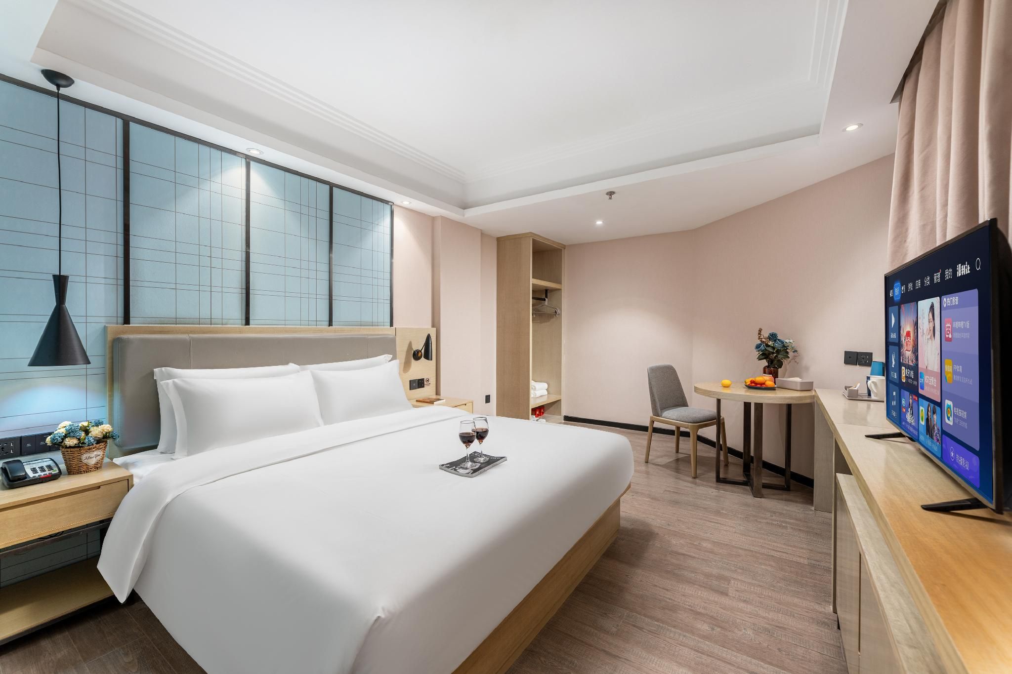 Hotel Queen Room