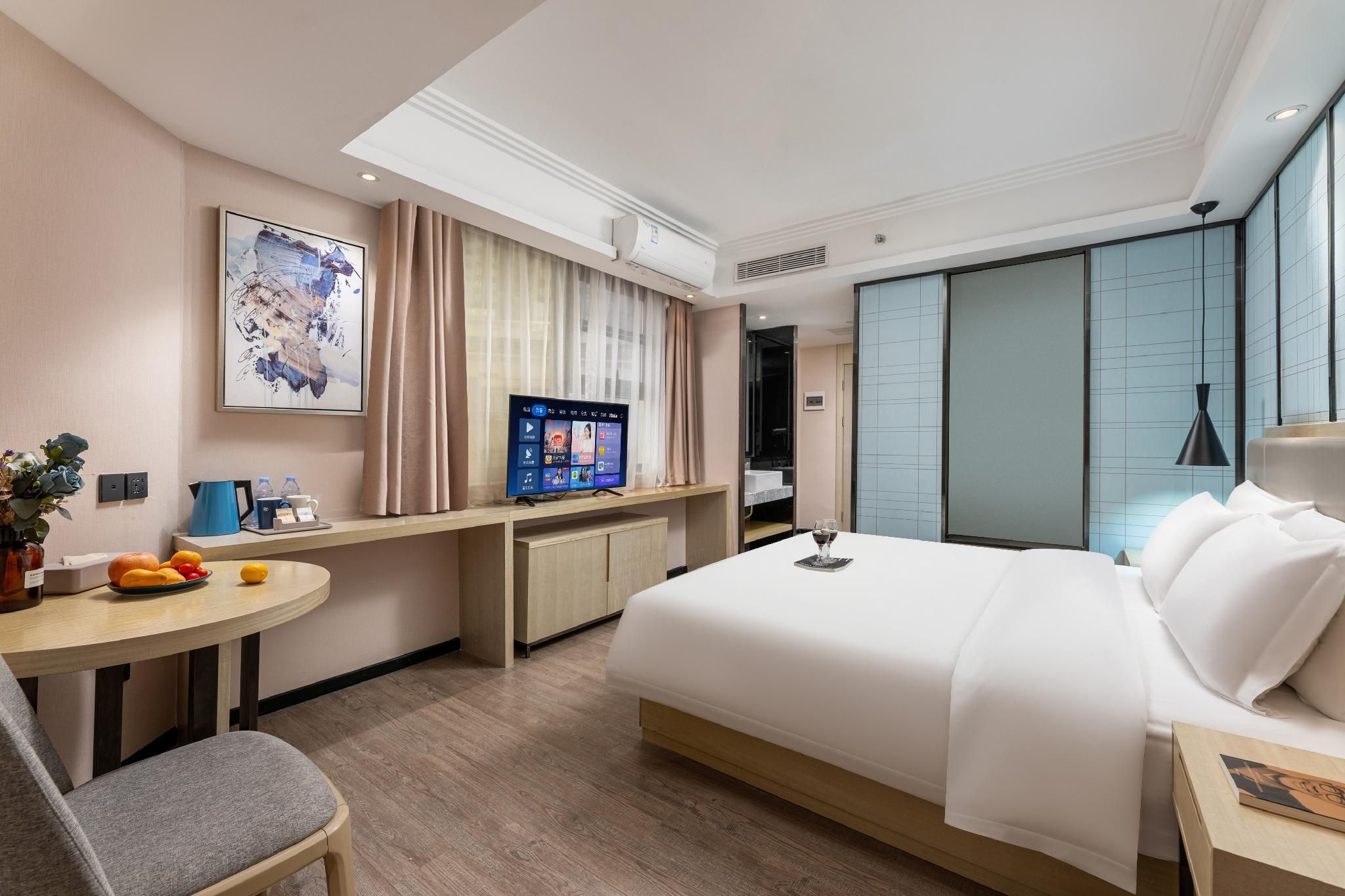 Hotel Queen Room