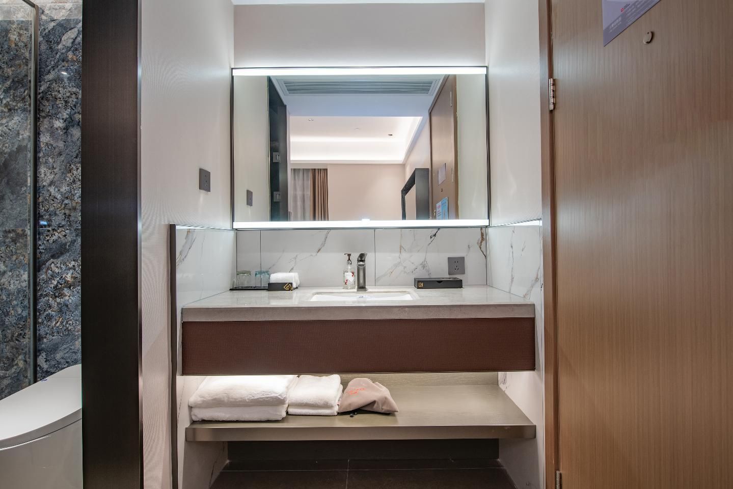 Comfort Queen Room