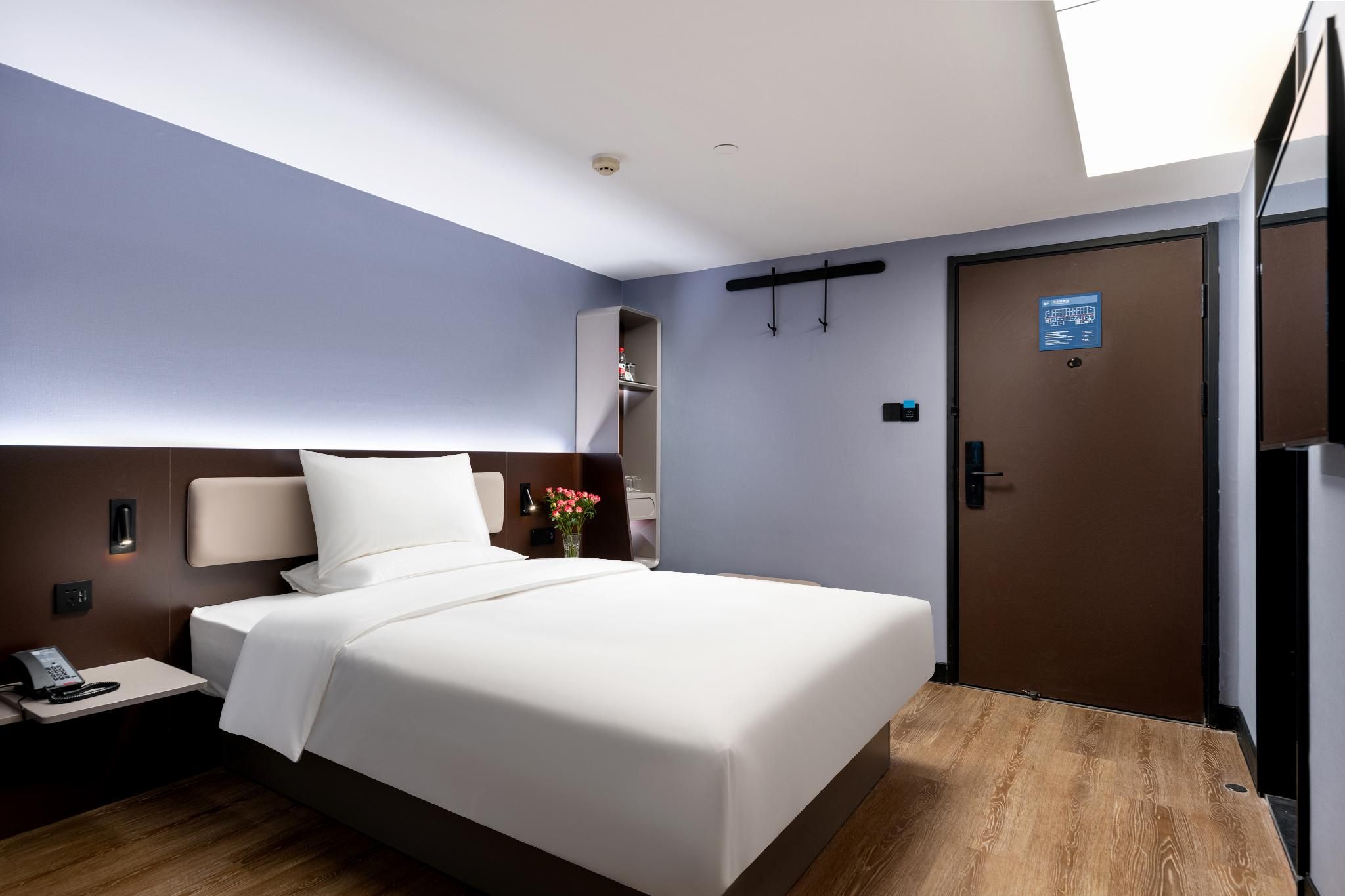 Huazhu - Room With Bed