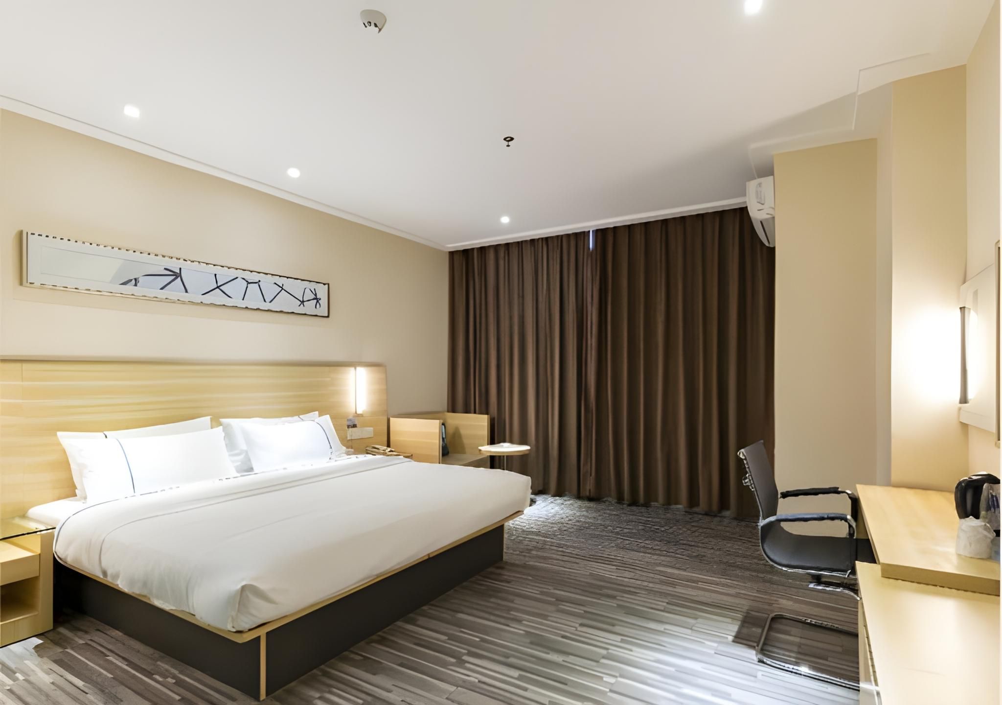 Business Queen Room