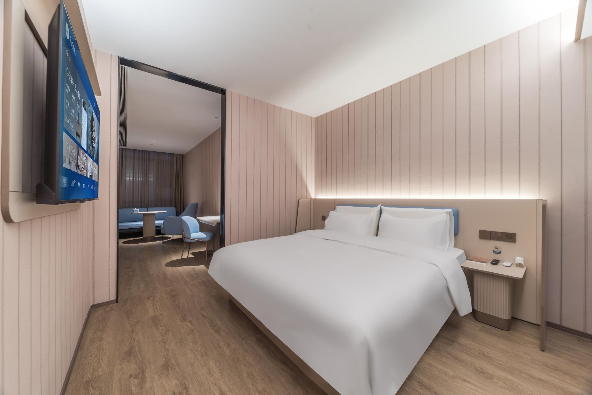 Business Queen Room