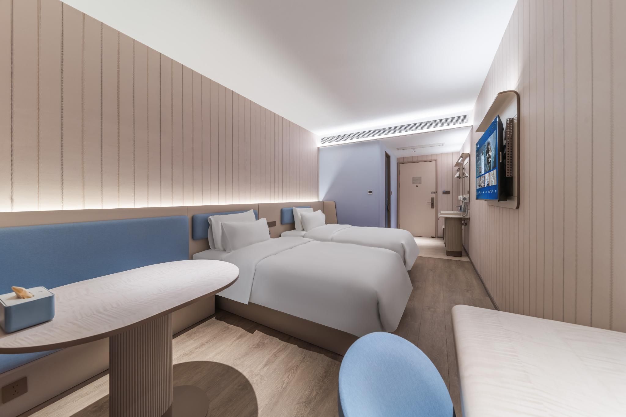 Twin Bed Room