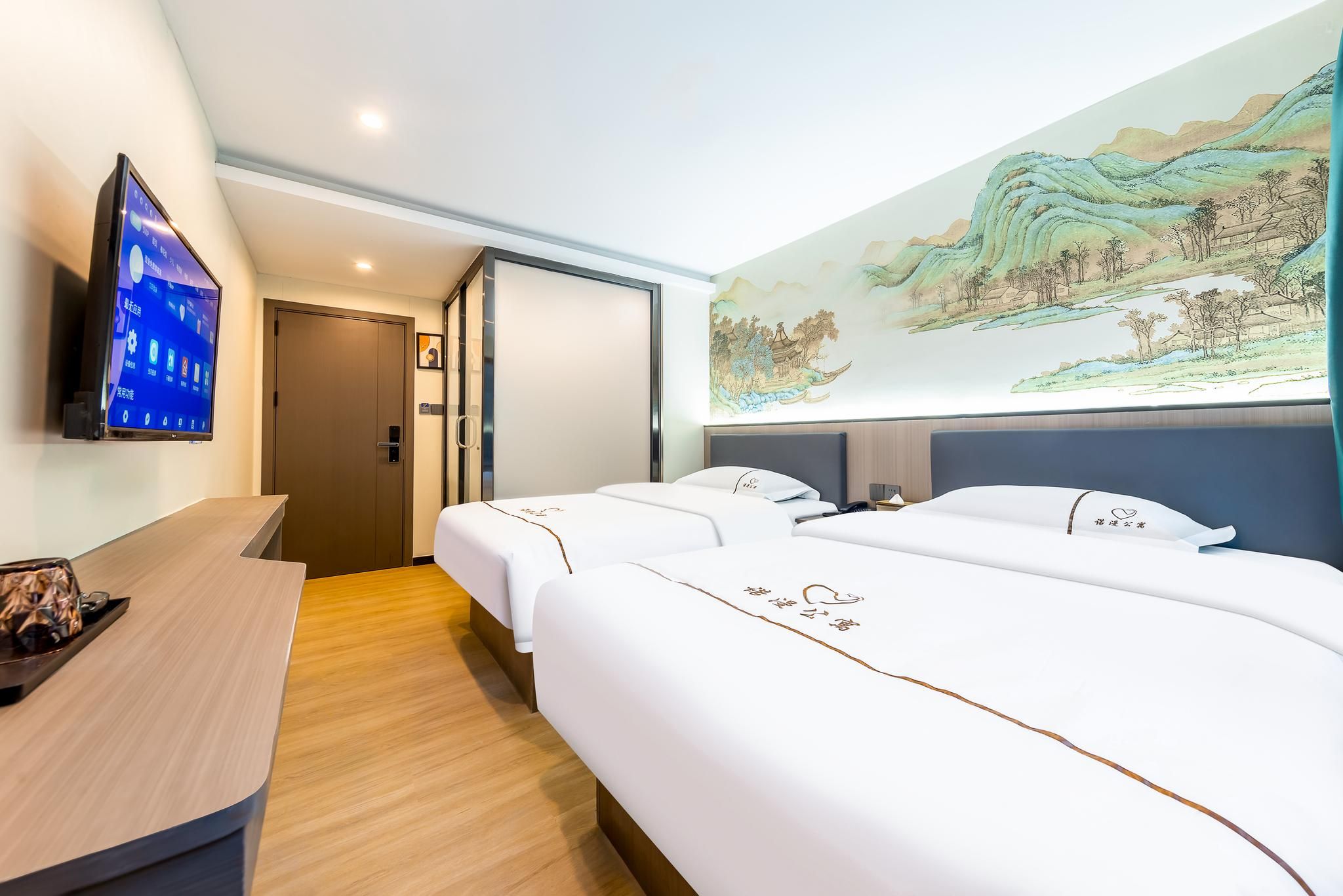 Light and Extravagant Twin Room - Movie Included