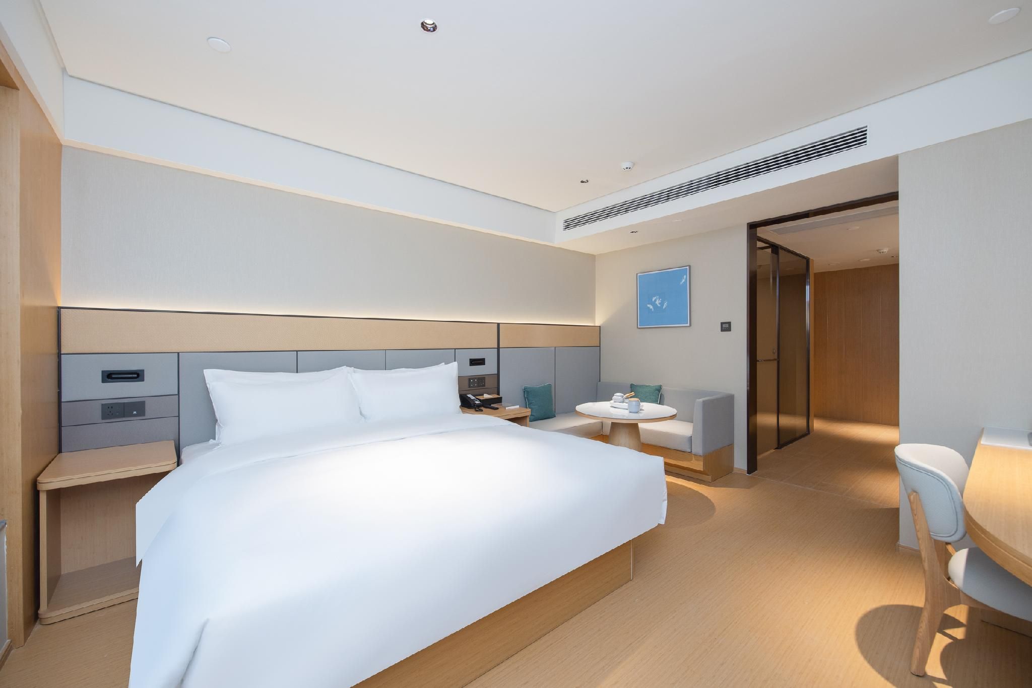 Deluxe Room Queen