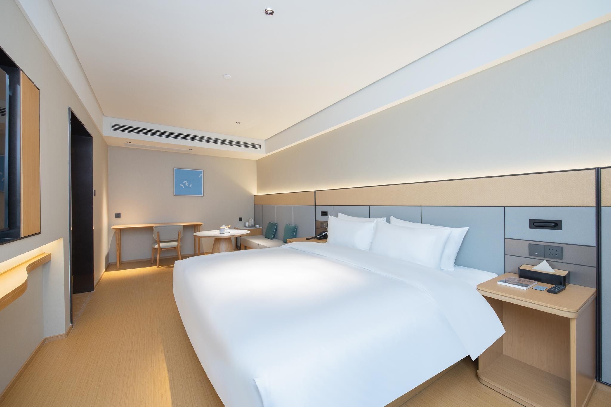 Business Queen Room
