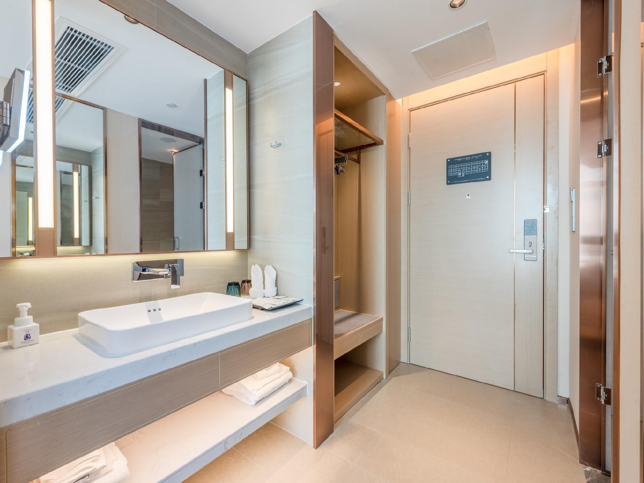 Huazhu - Deluxe Bed Room