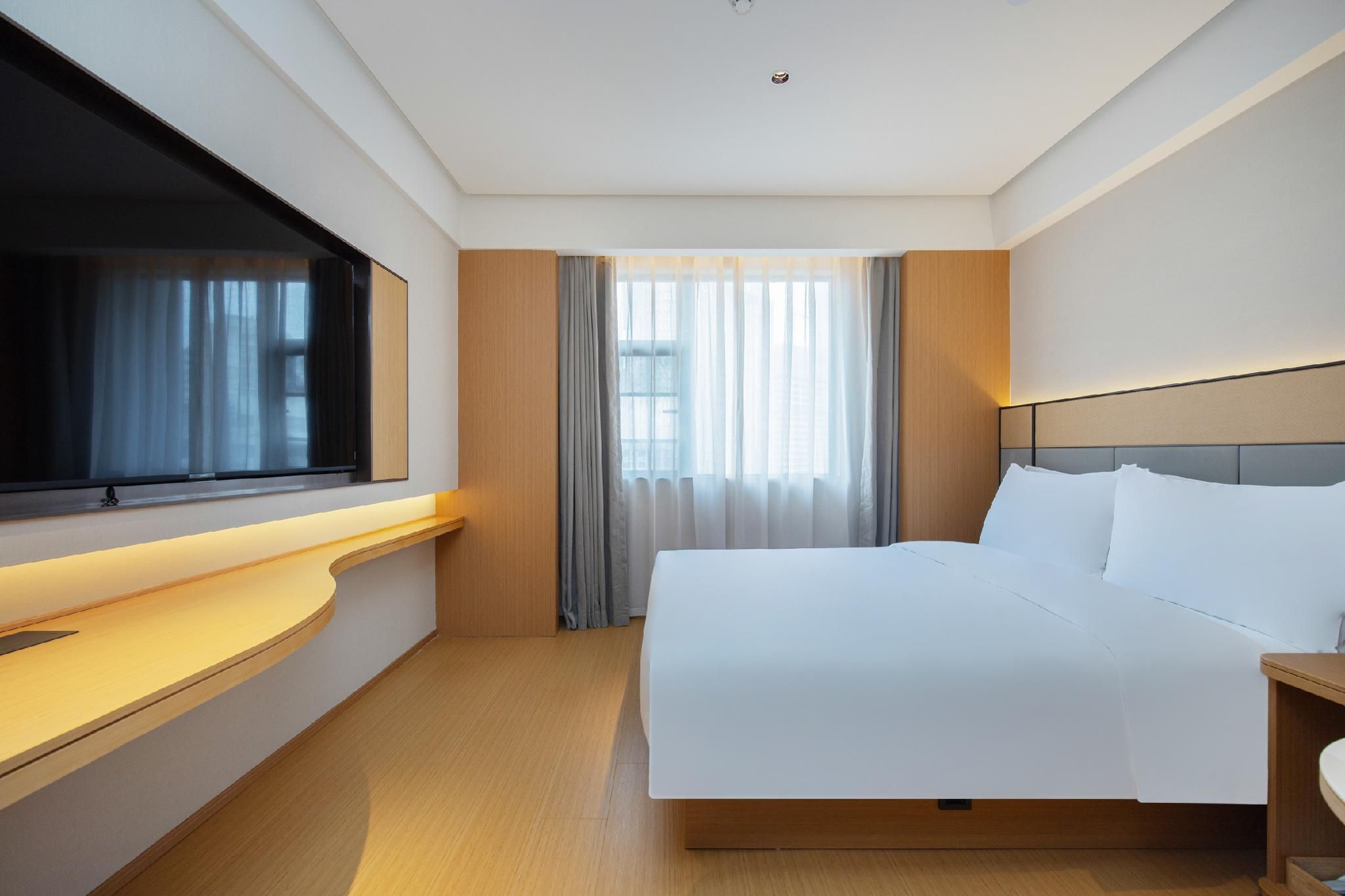 Hotel Queen Room