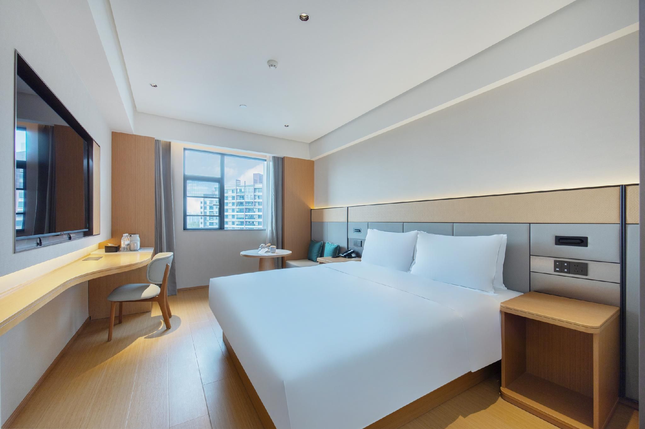 Business Queen Room
