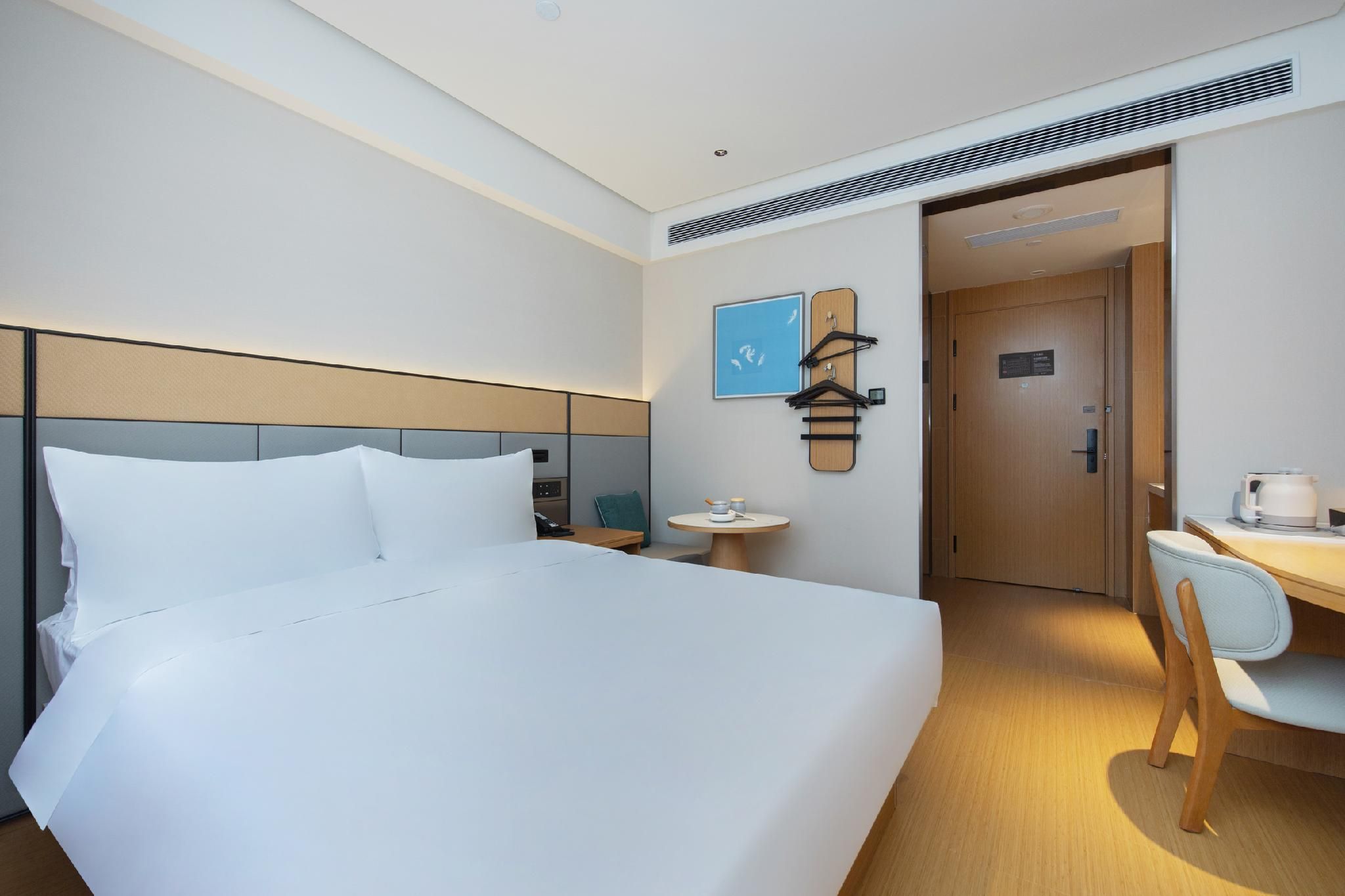 Hotel Queen Room