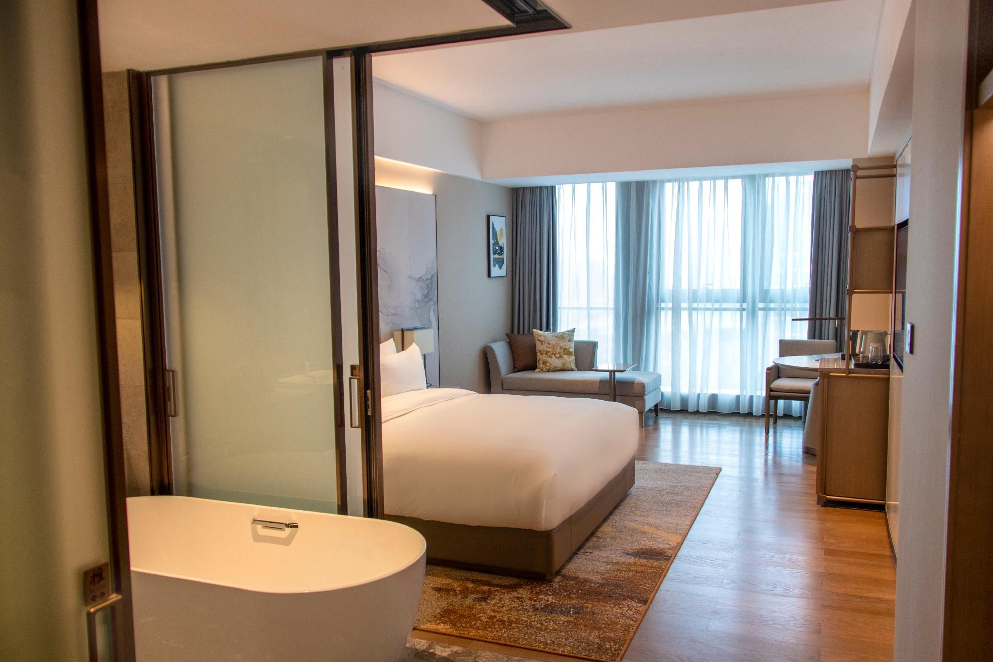 Executive - 1 WideKing Bed