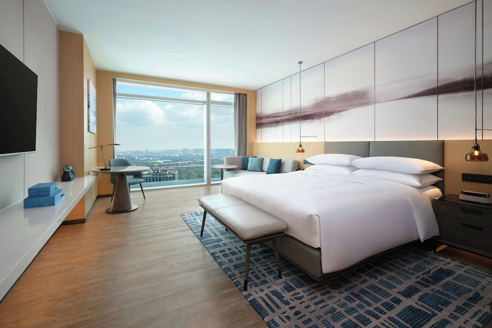 Courtyard By Marriott Guangzhou Pazhou Classic Room, 1 King Bed, City View