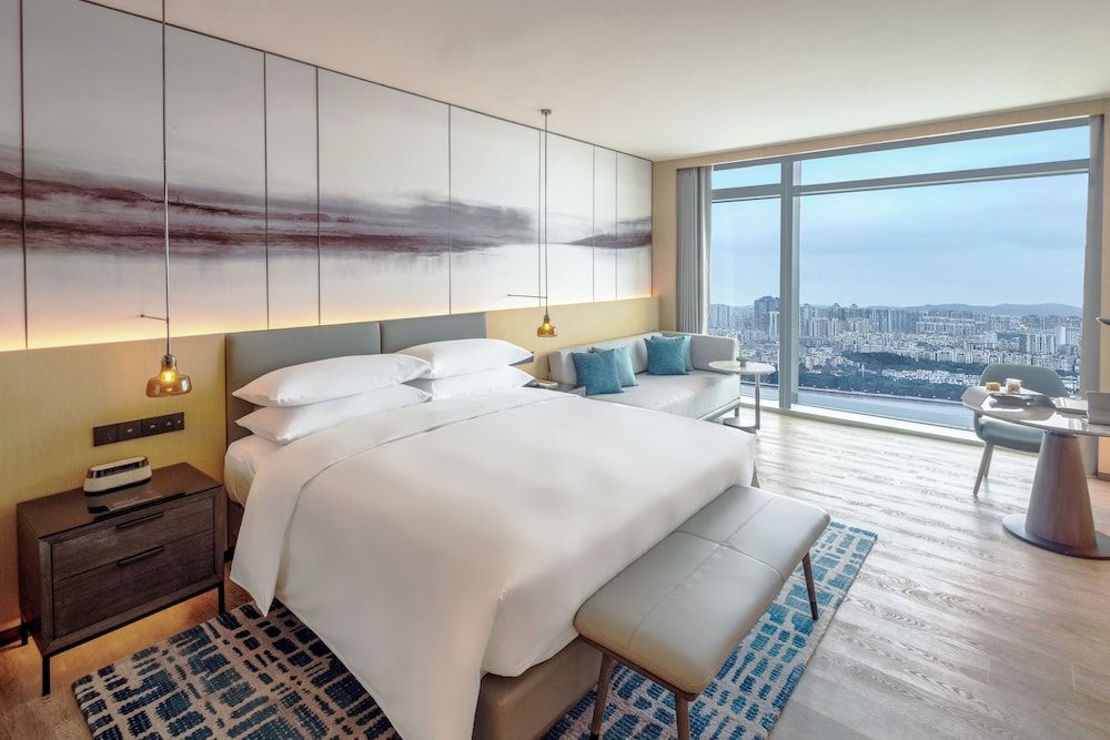 Courtyard By Marriott Guangzhou Pazhou Classic Room, 1 King Bed, City View 2