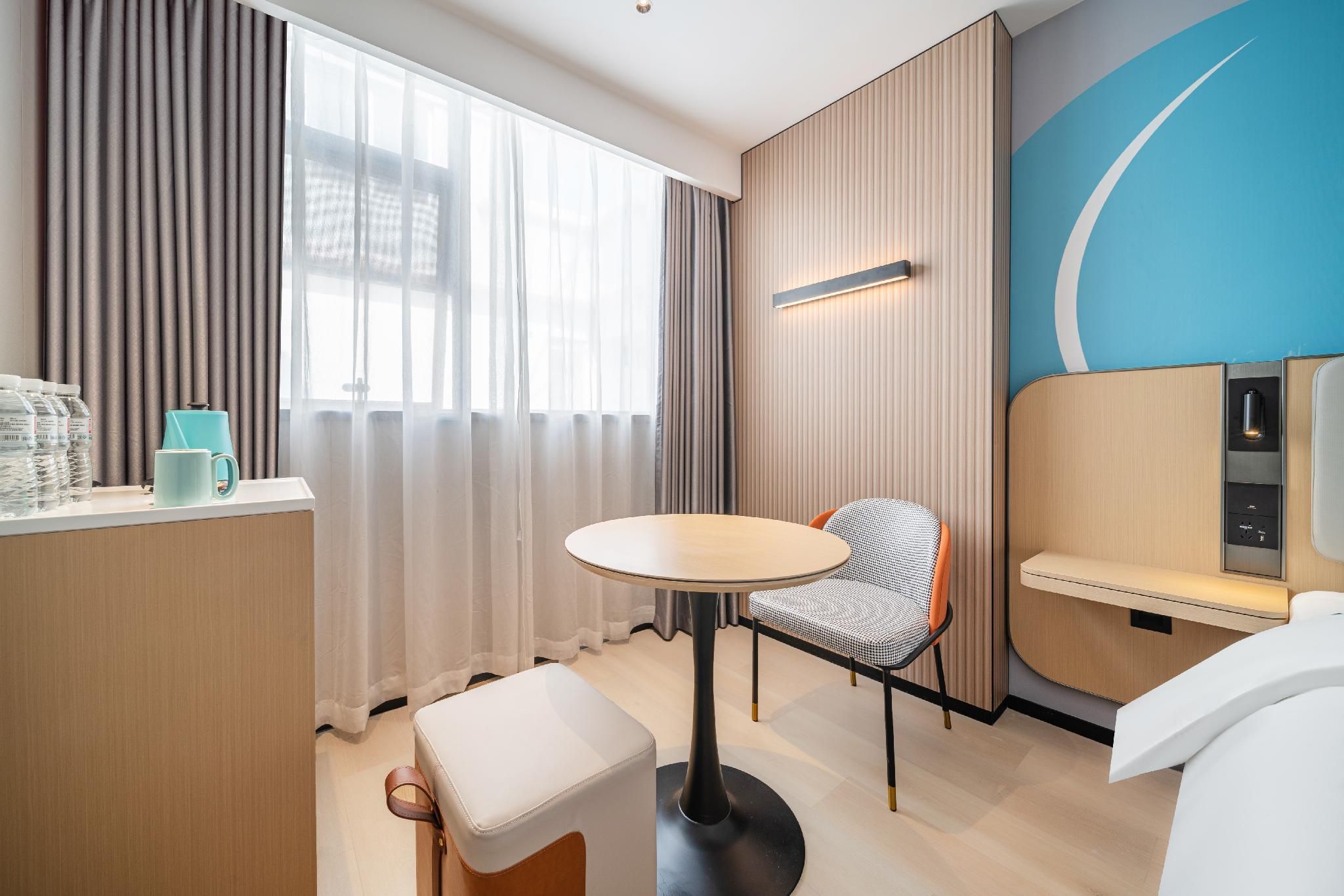 Dossen - Bed Room With City View