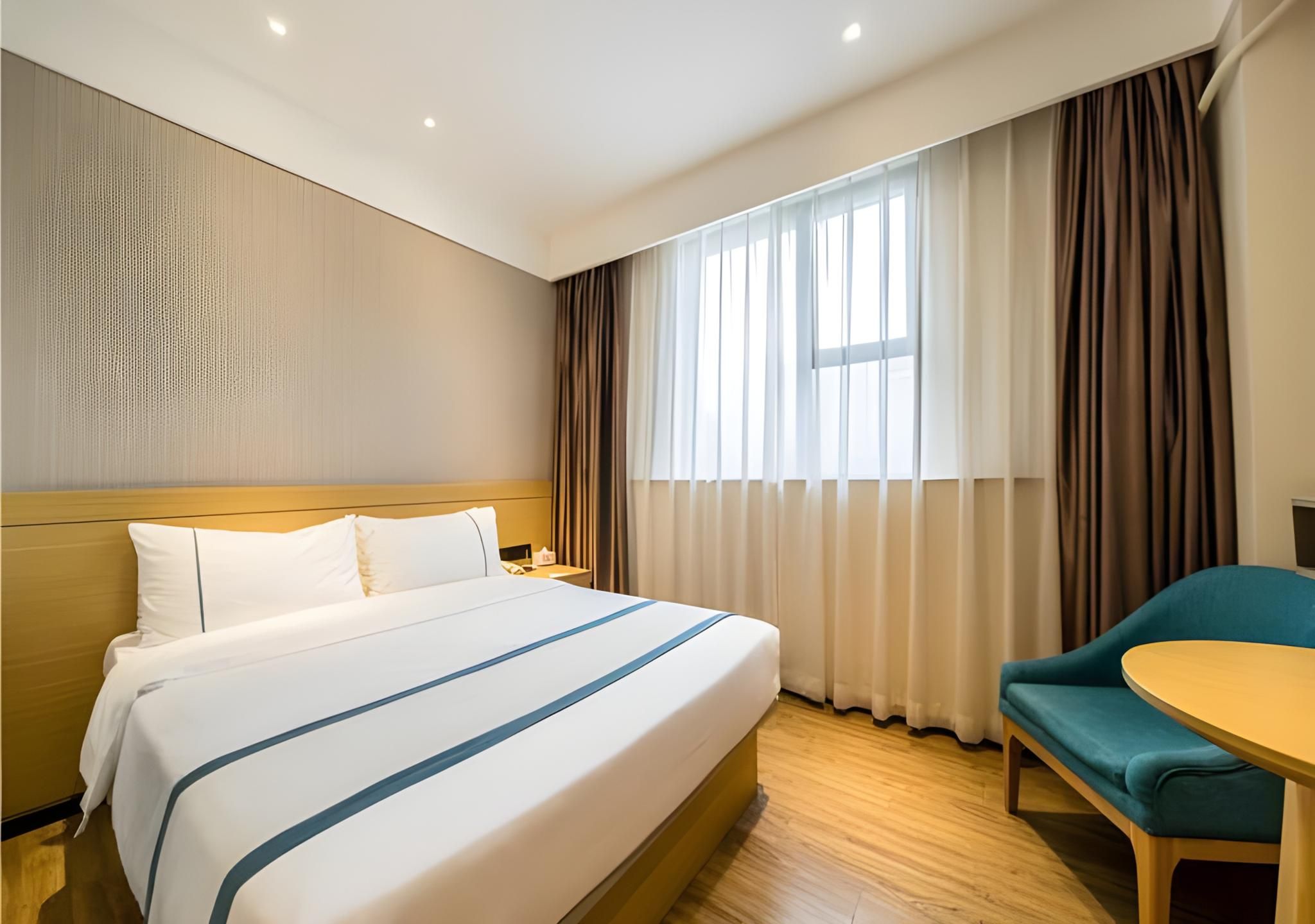 Business Queen Room