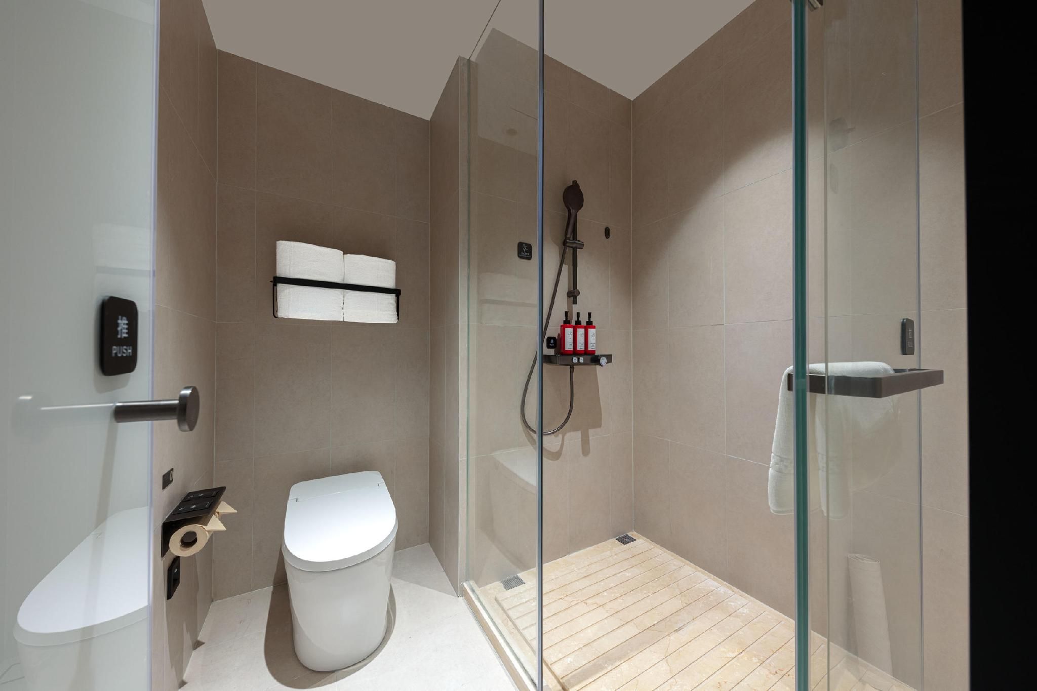Comfort Queen Room