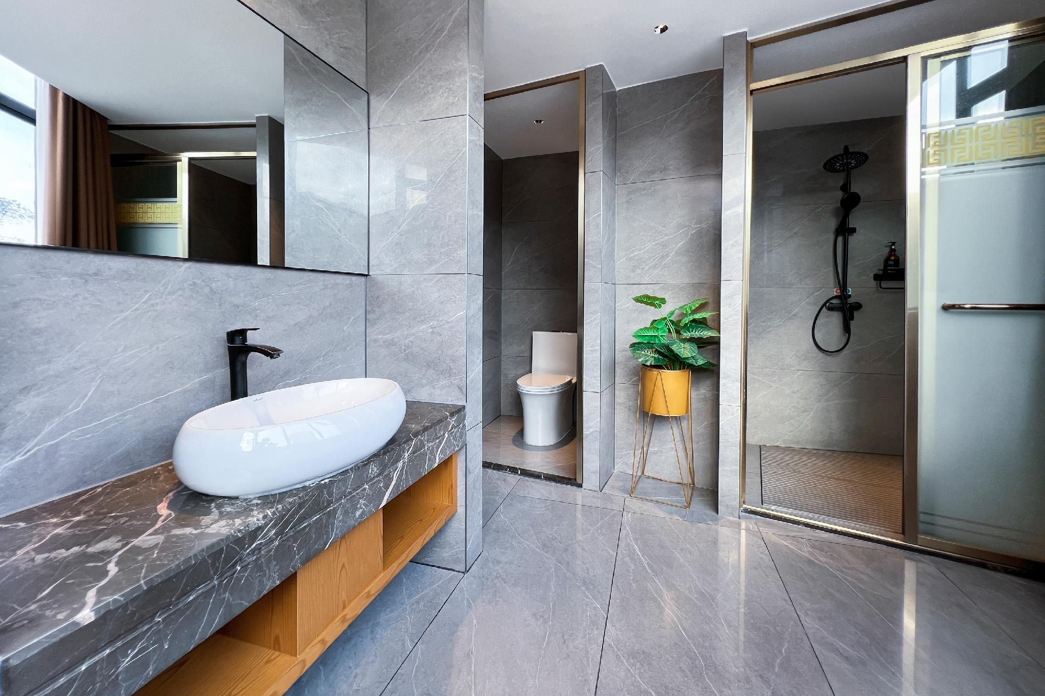 Business King Room
