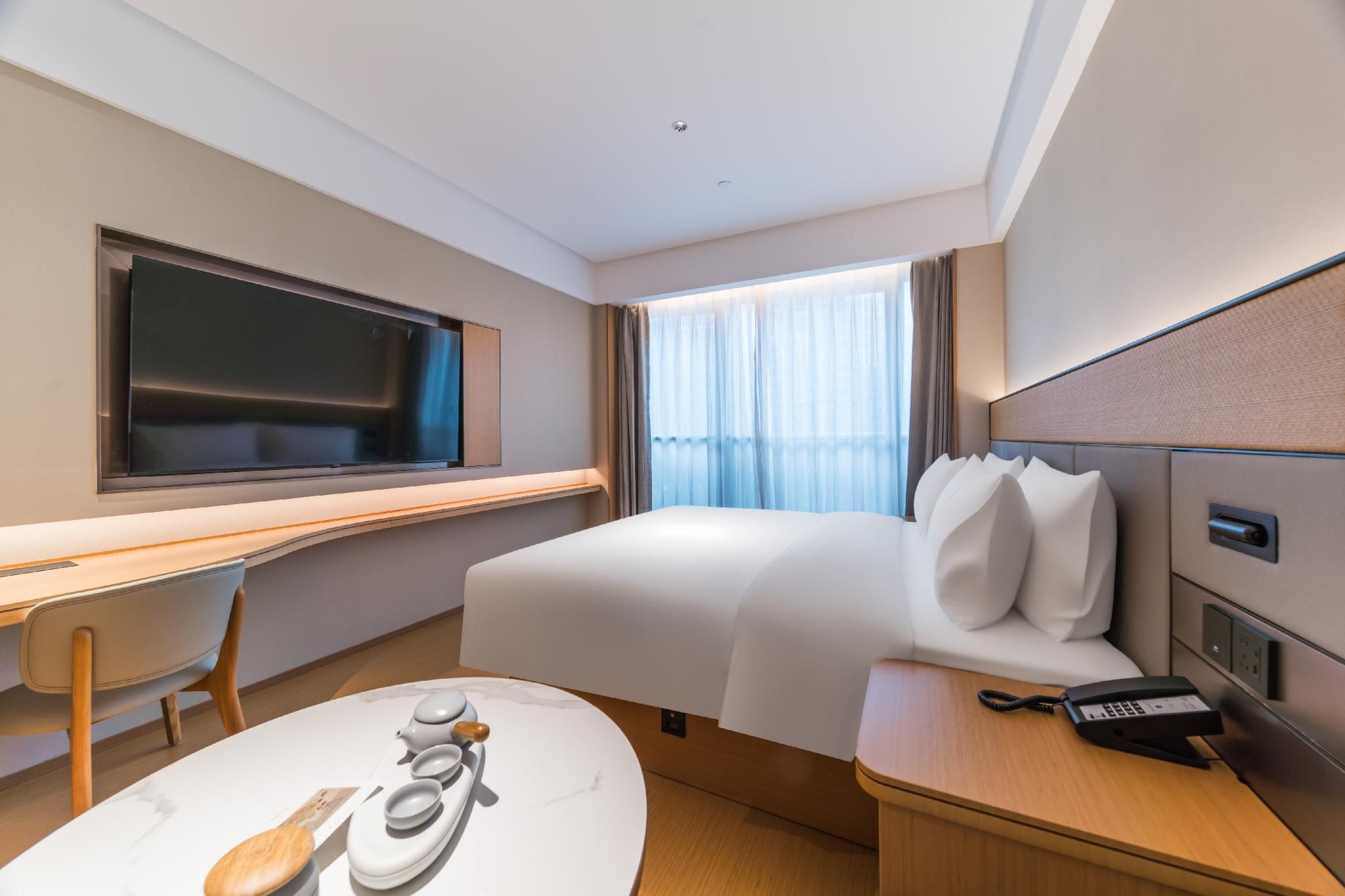 Business Queen Room