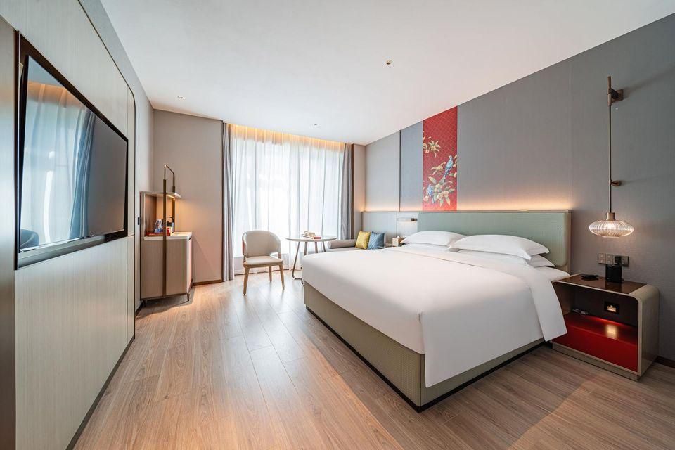 Deluxe Queen Room