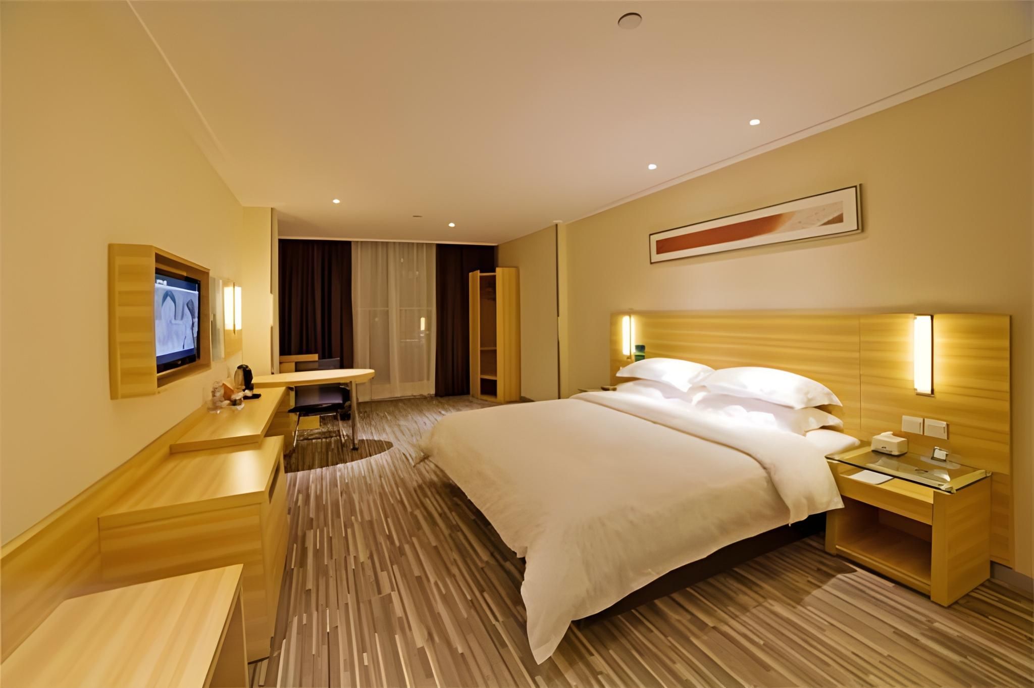 Business Queen Room