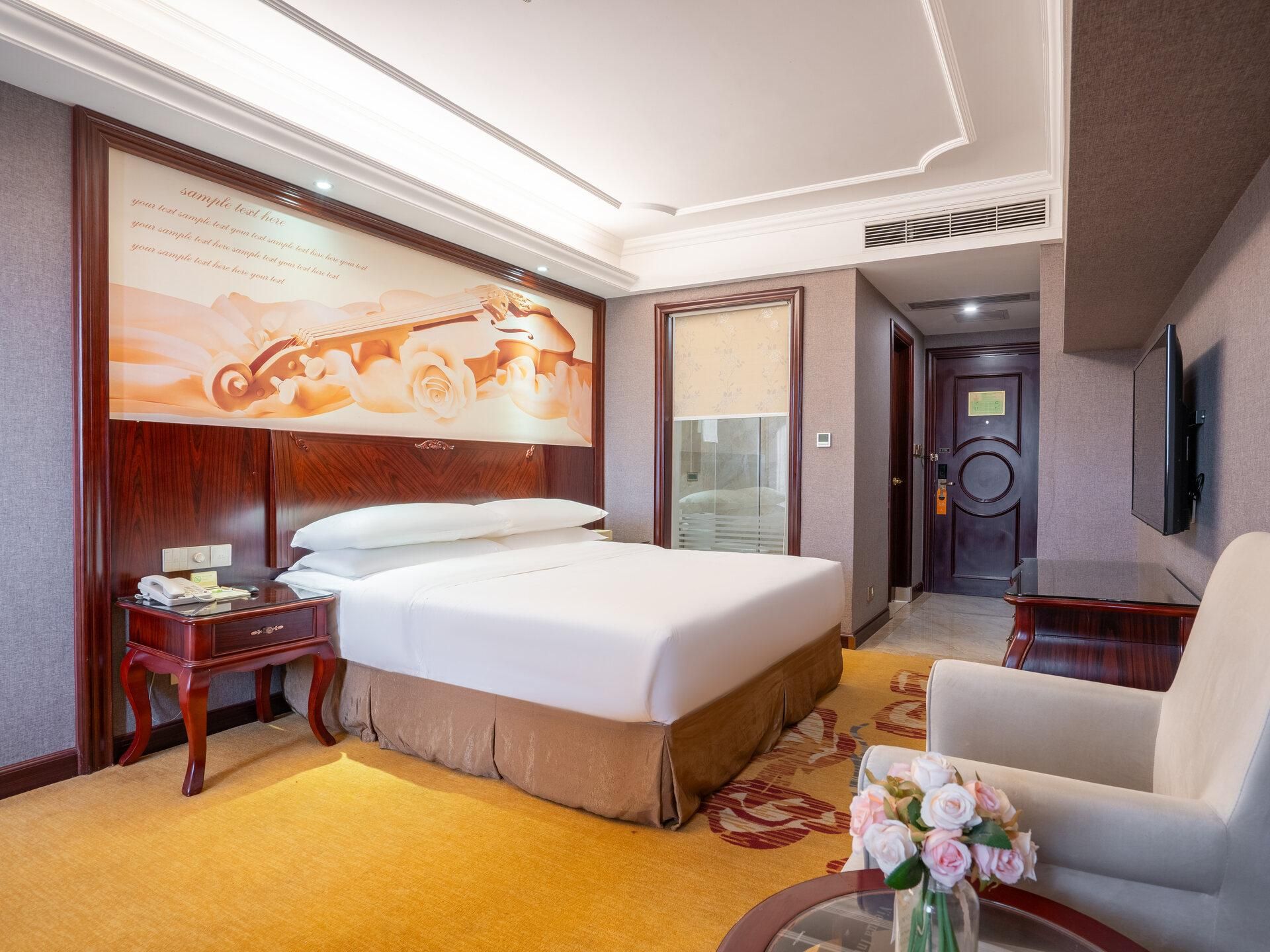 Room with Queen Bed
