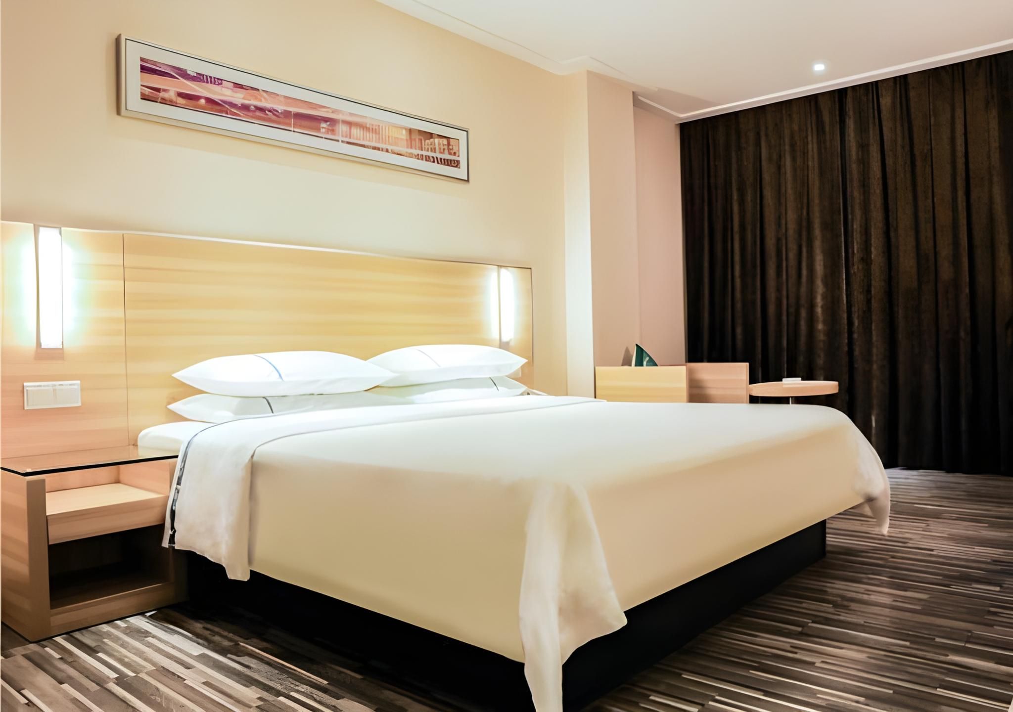 Business Queen Room