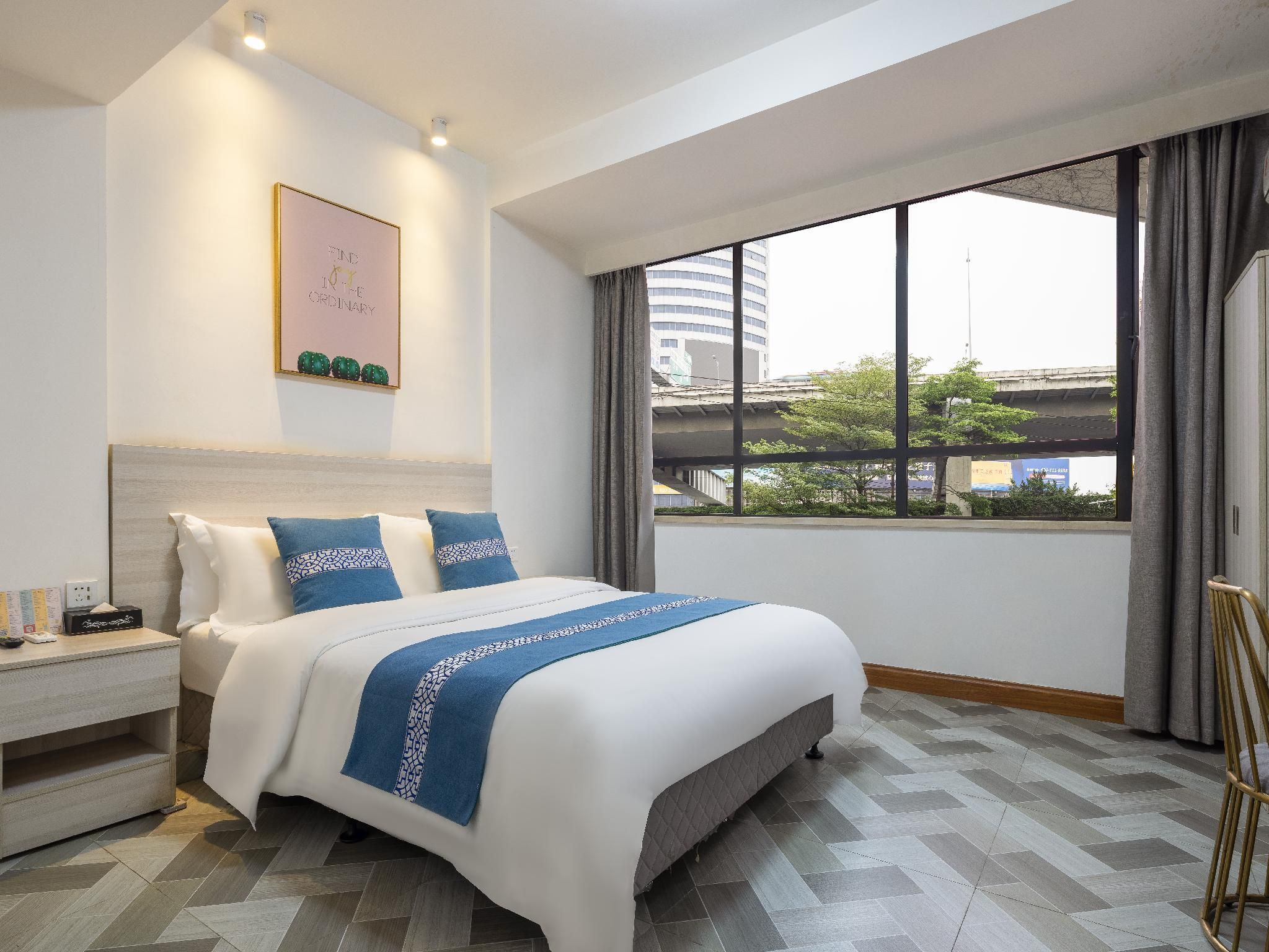 Huazhu - Room With Bed