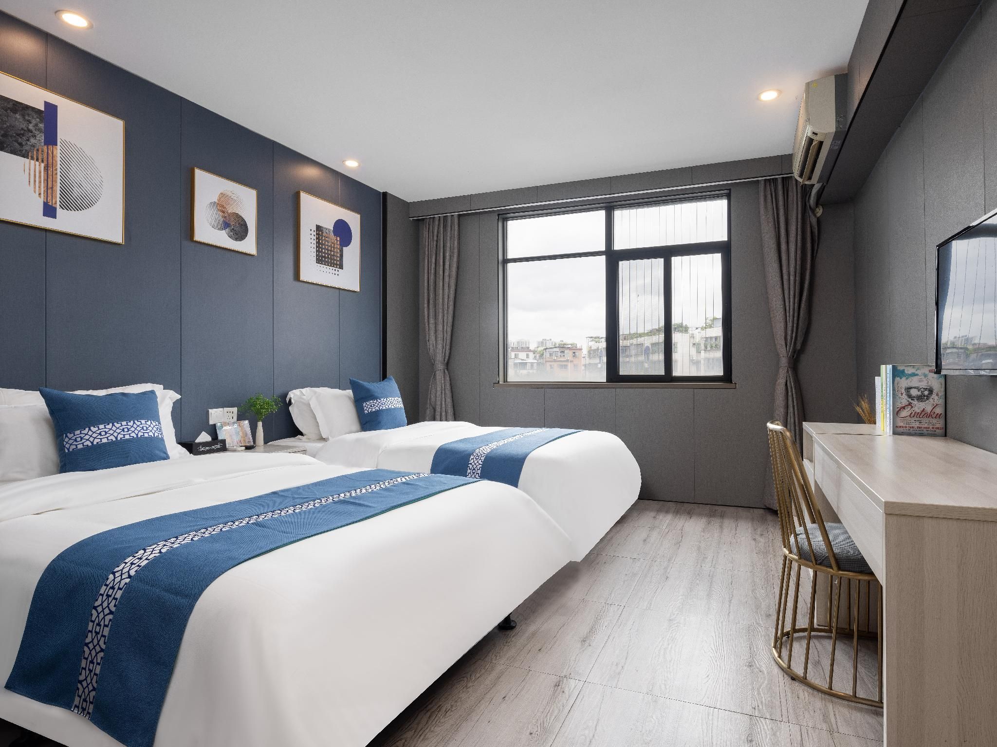 2 Bed Twin Superior Room