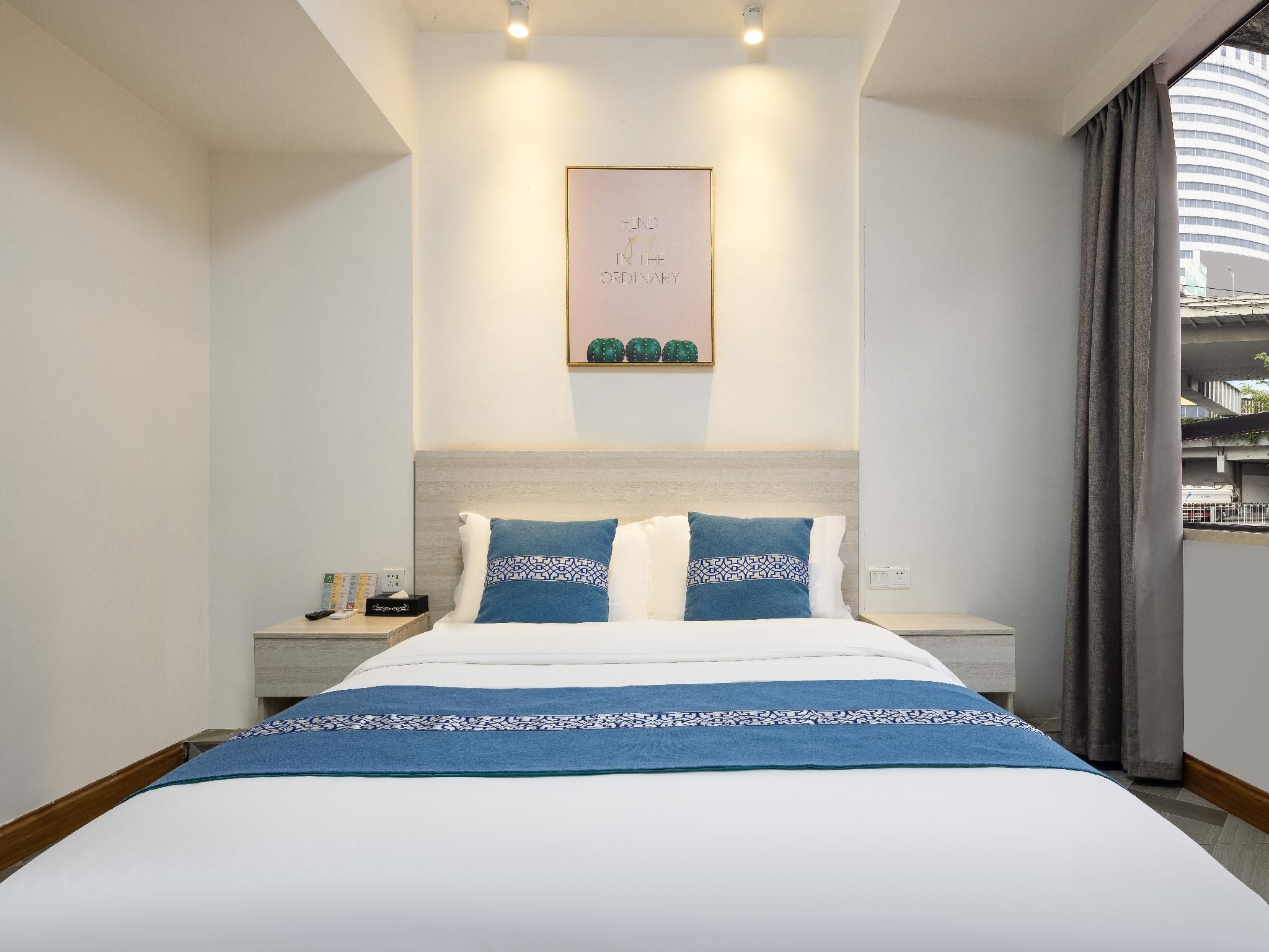 Huazhu - Room With Bed