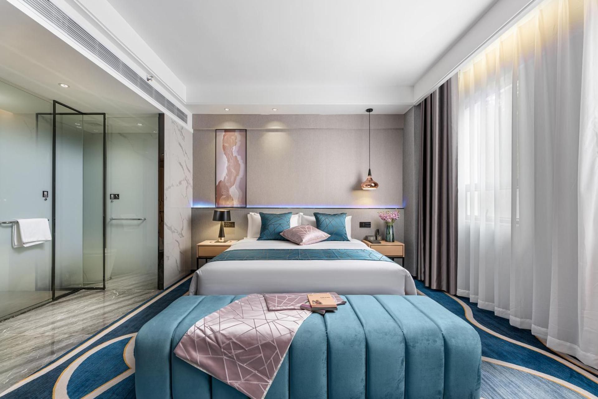Business King Room