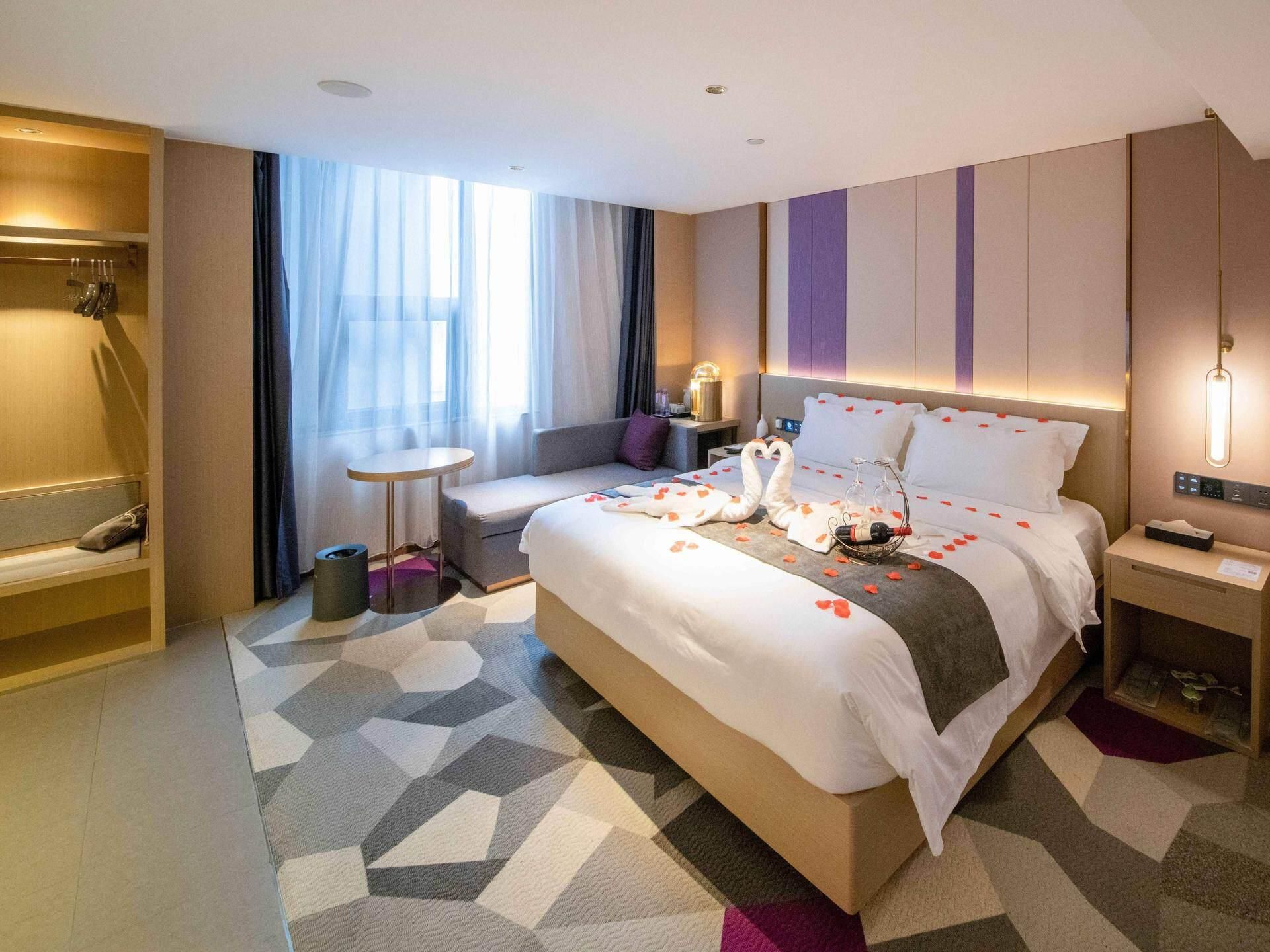 WH - Youxiang Romantic Room