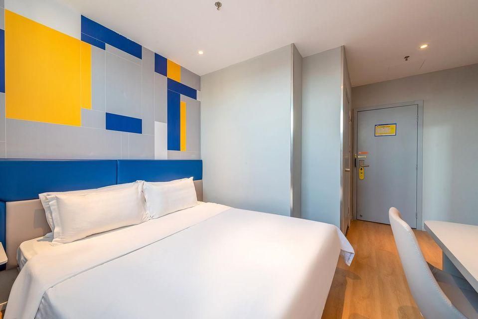 Economy Room